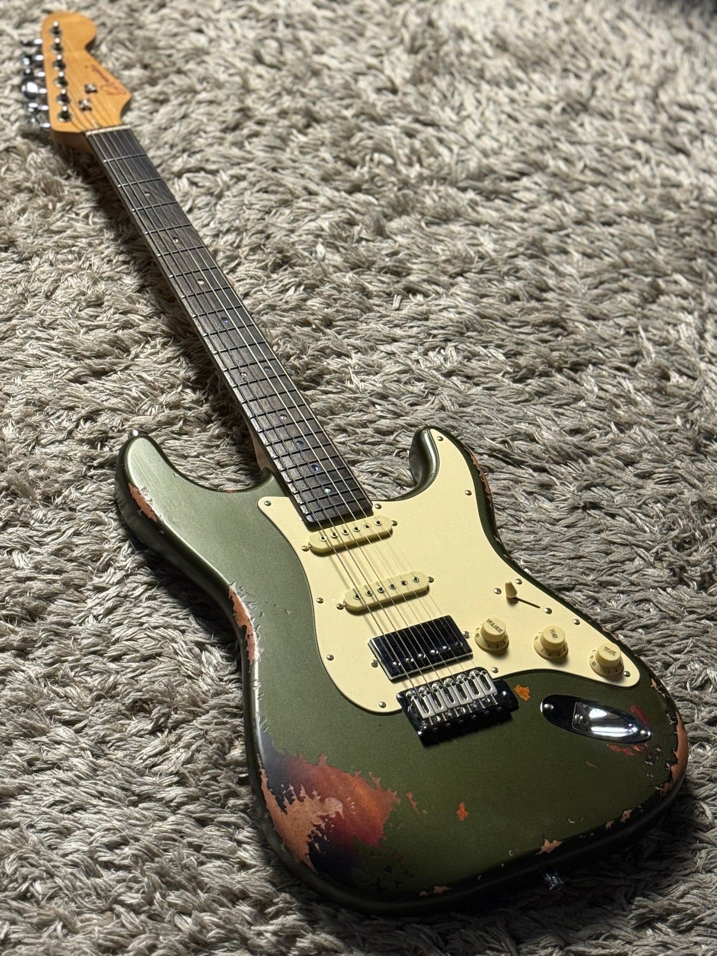 Dhatarattha Classic DST HSS in Godwood Green over Sunburst with Rosewood FB and Nitrocellulose Lacquer Relic