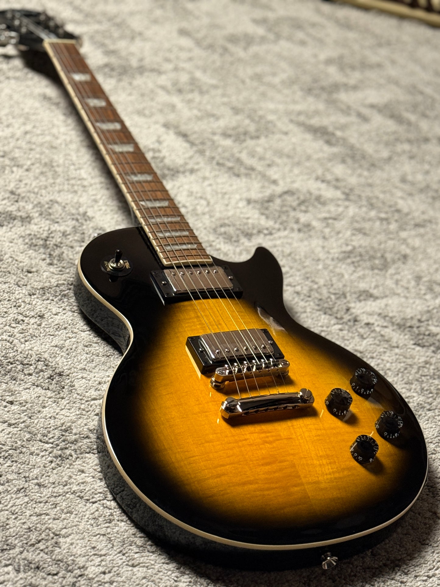 Epiphone Les Paul Tribute Plus in Vintage Sunburst