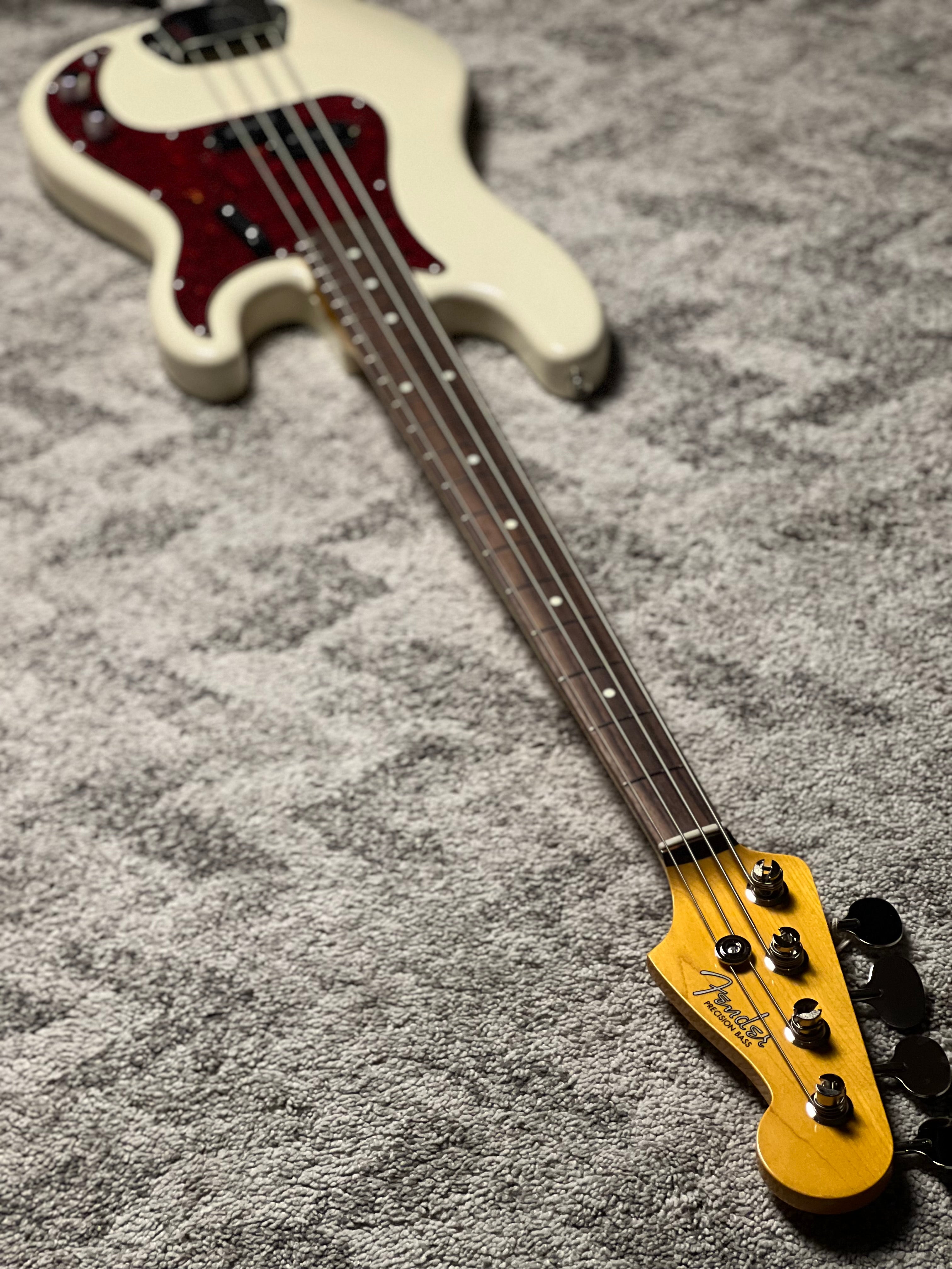 Fender Japan Hama Okamoto Signature Precision Bass in Olympic
