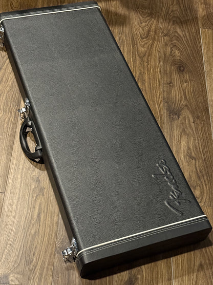 Fender Jaguar/Jazzmaster Wooden Case in Black (Fit for Jaguar or Jazzmaster)