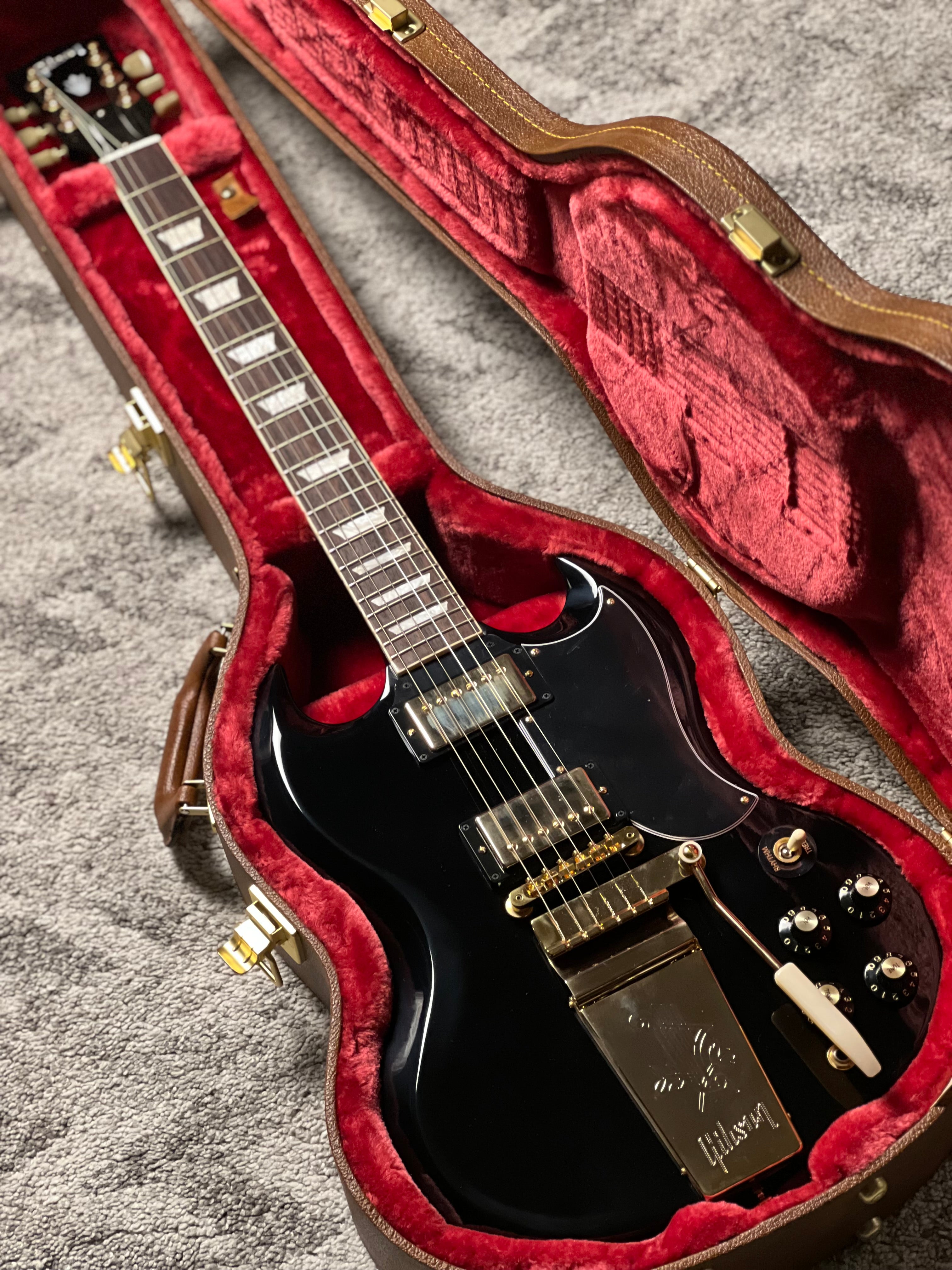 Gibson SG Standard '61 Maestro Vibrola T-Type in Ebony w/Case