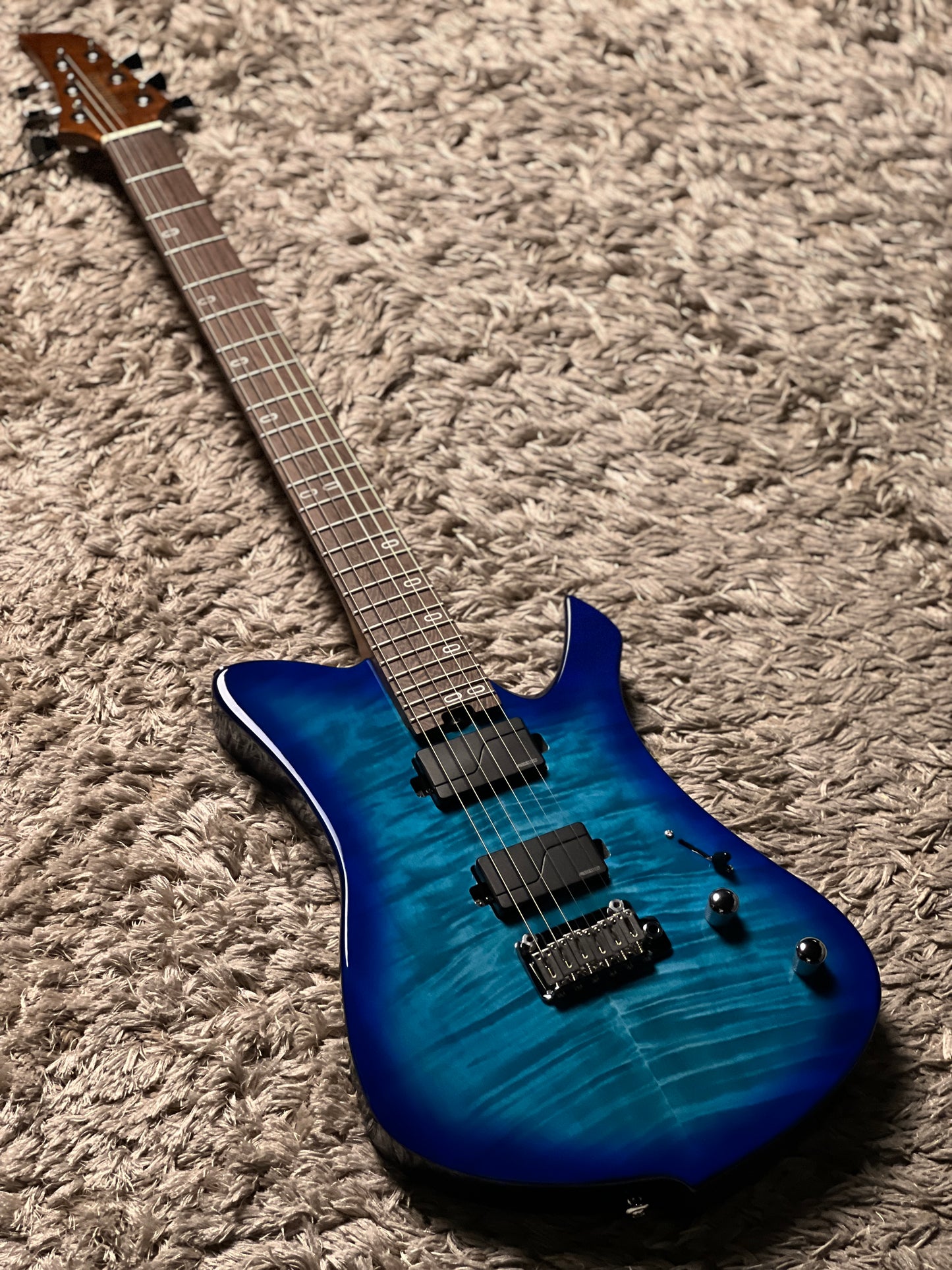 Soloking EM-6T FMN with Roasted Flame Maple Neck and Fishman Fluence in Bali Blue