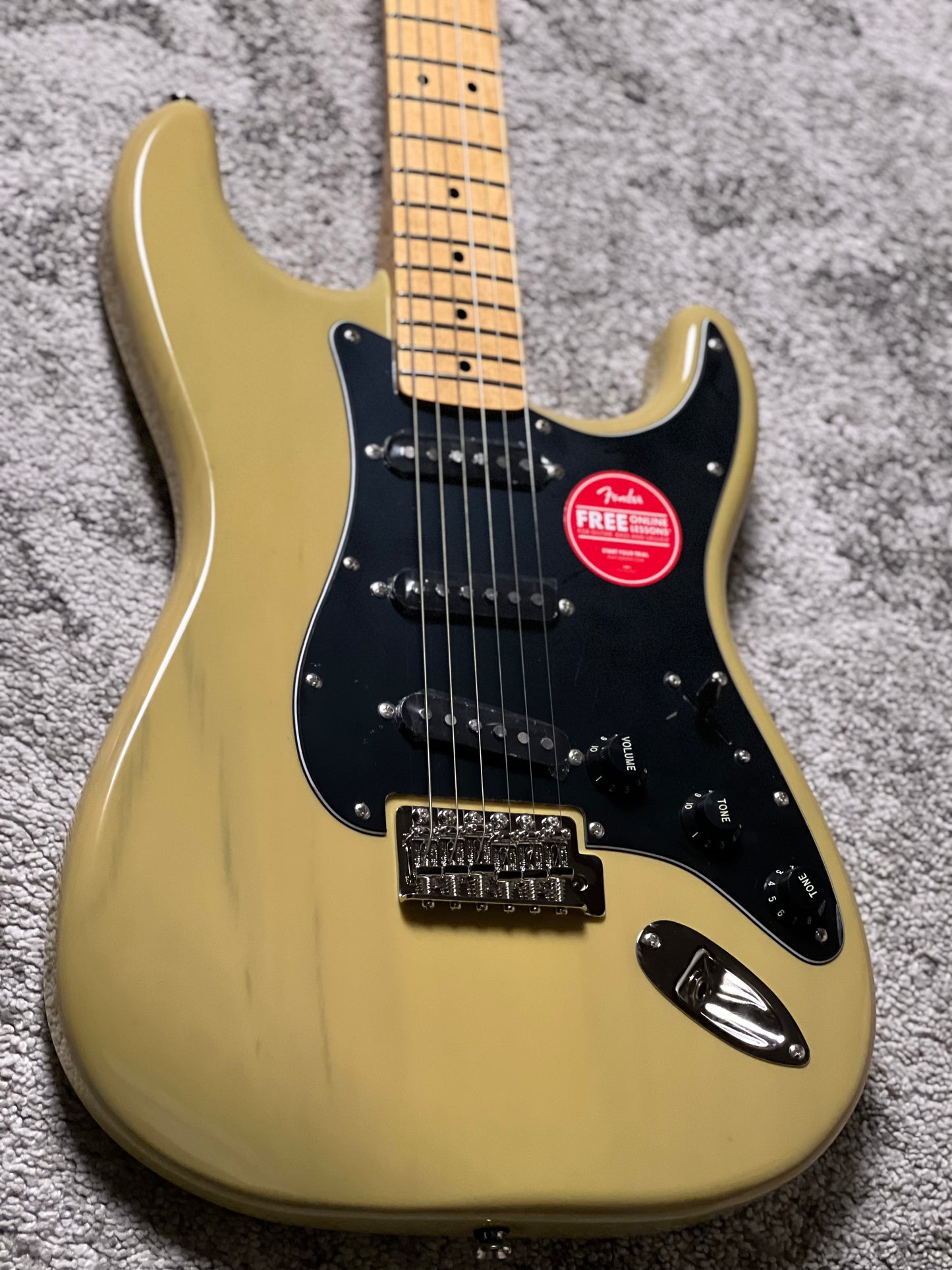 Squier FSR Classic Vibe 70s Stratocaster HSS w/Black Pickguard in Vintage Blonde