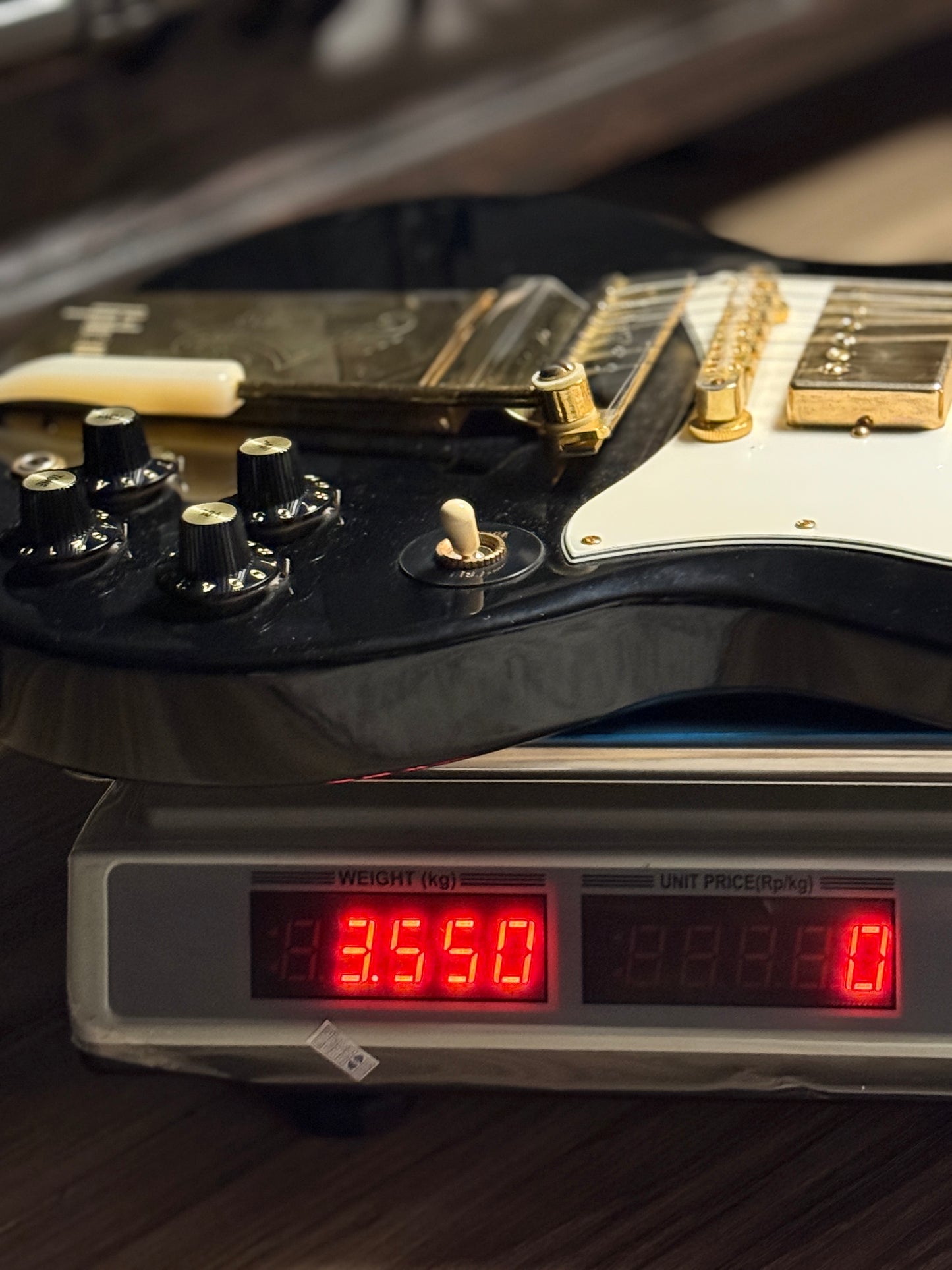 Gibson Custom Shop SG Custom 3-Pickup with Long Maestro Vibrola VOS in Ebony with case 000711