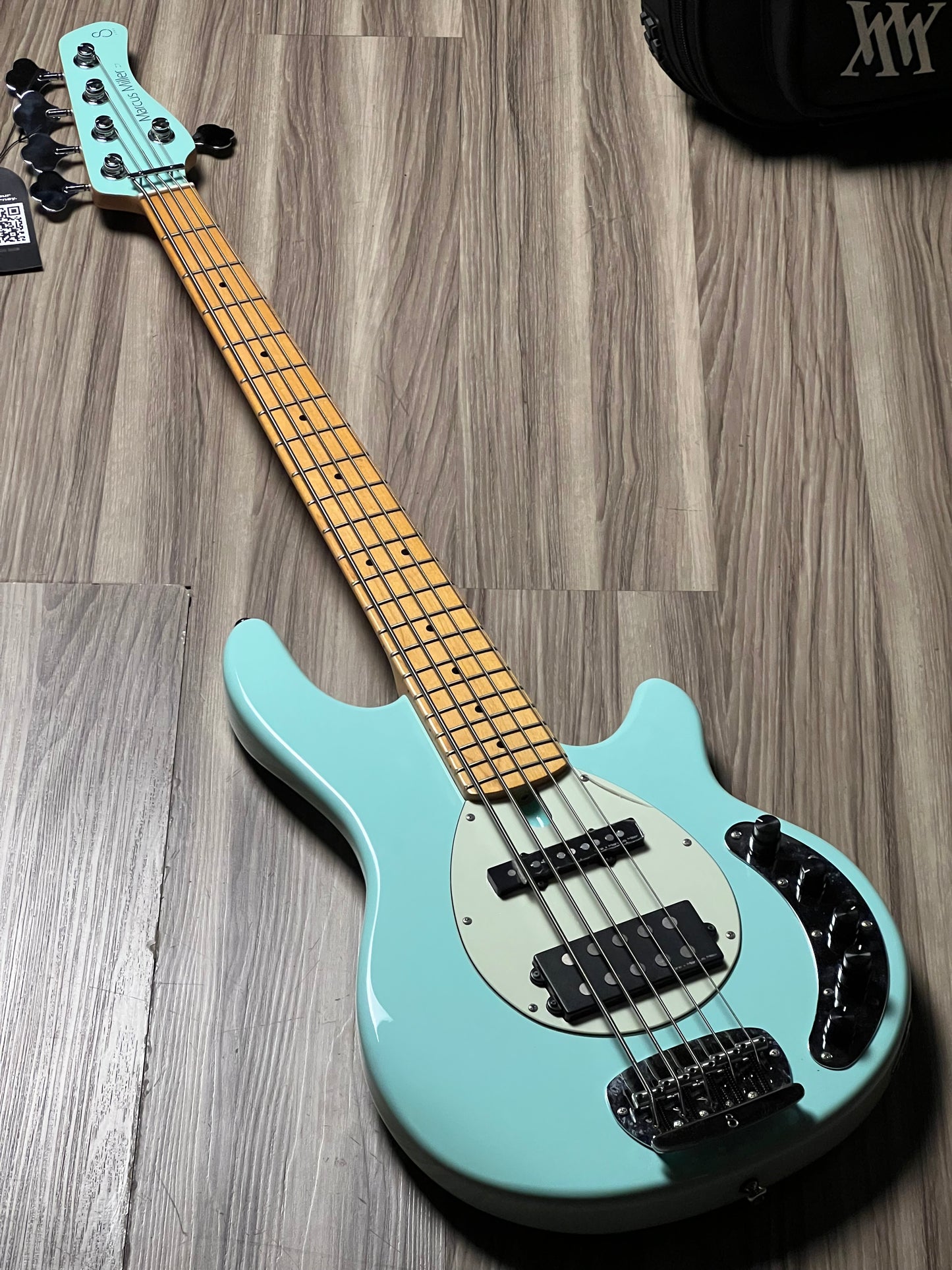 Sire Marcus Miller Z7 5-String Bass Guitar in Mint
