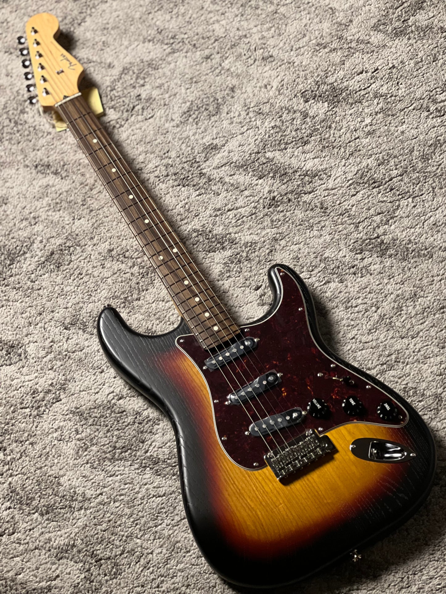 Fender MIJ Limited Stratocaster with RW FB in Raw Ash 3-Color Sunburst JD25011586
