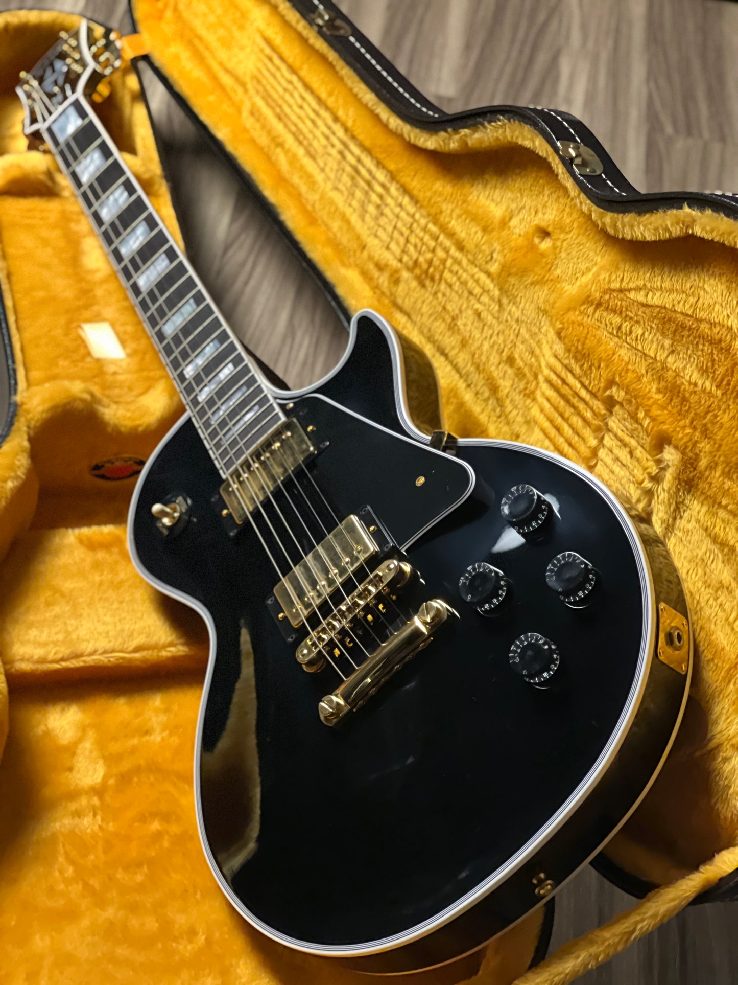 Gibson Les Paul Custom Ebony Fingerboard Gloss in Ebony w/ Case CS 404473