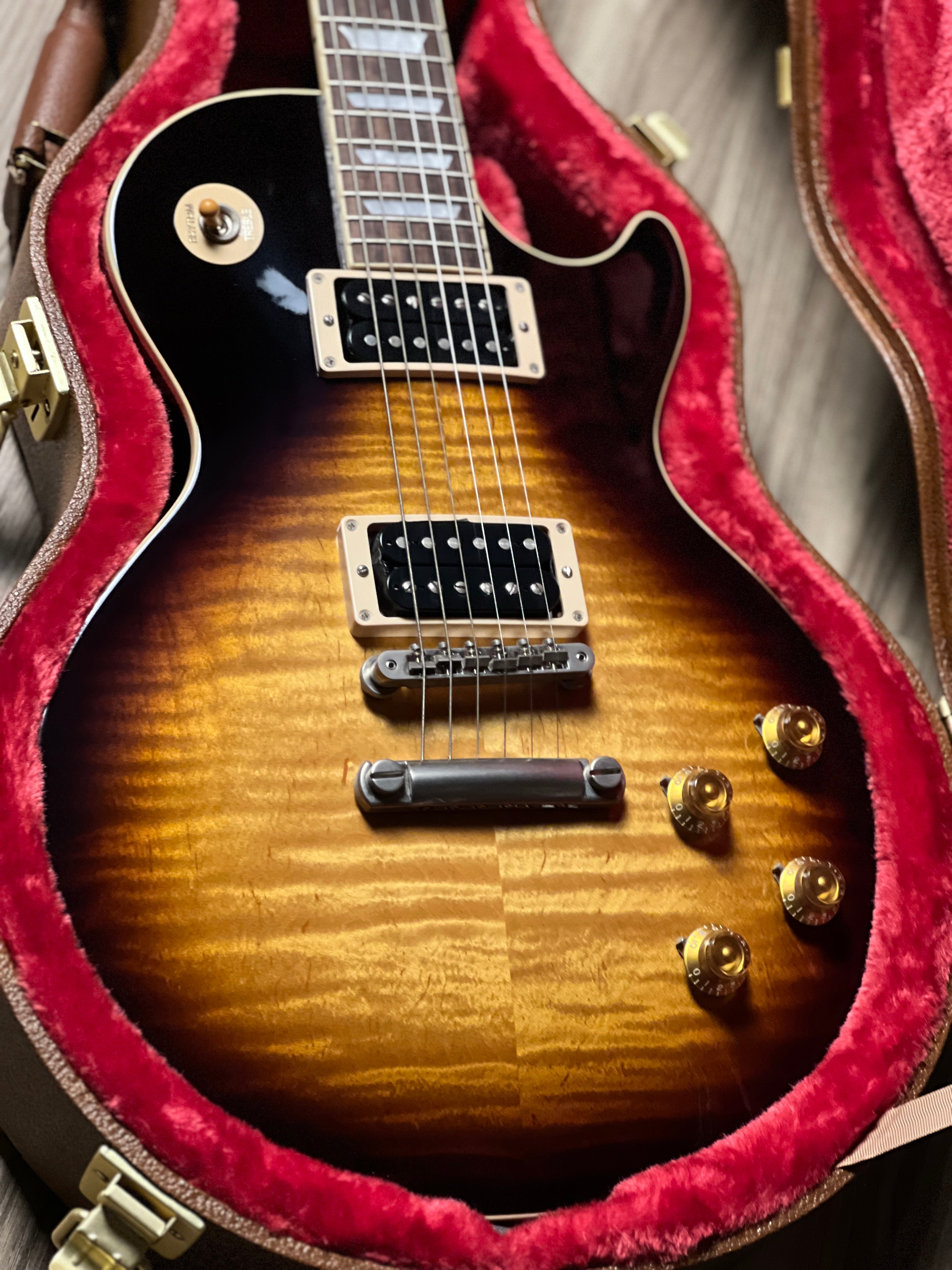 Gibson Slash Les Paul Standard in November Burst w/Case 204730357