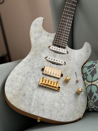 Saito S-622 SSH with Rosewood and Gold Hardware in White Granite 253033