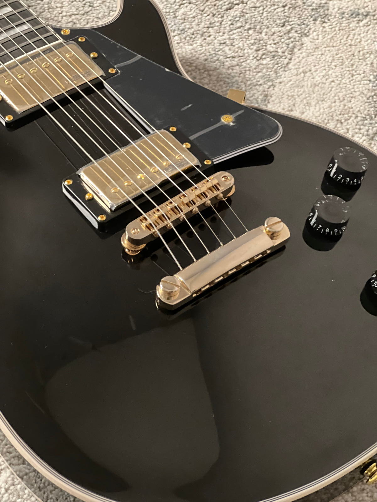Soloking SLC60 MKII in Black Beauty with Gold Hardware (Altered Headstock)