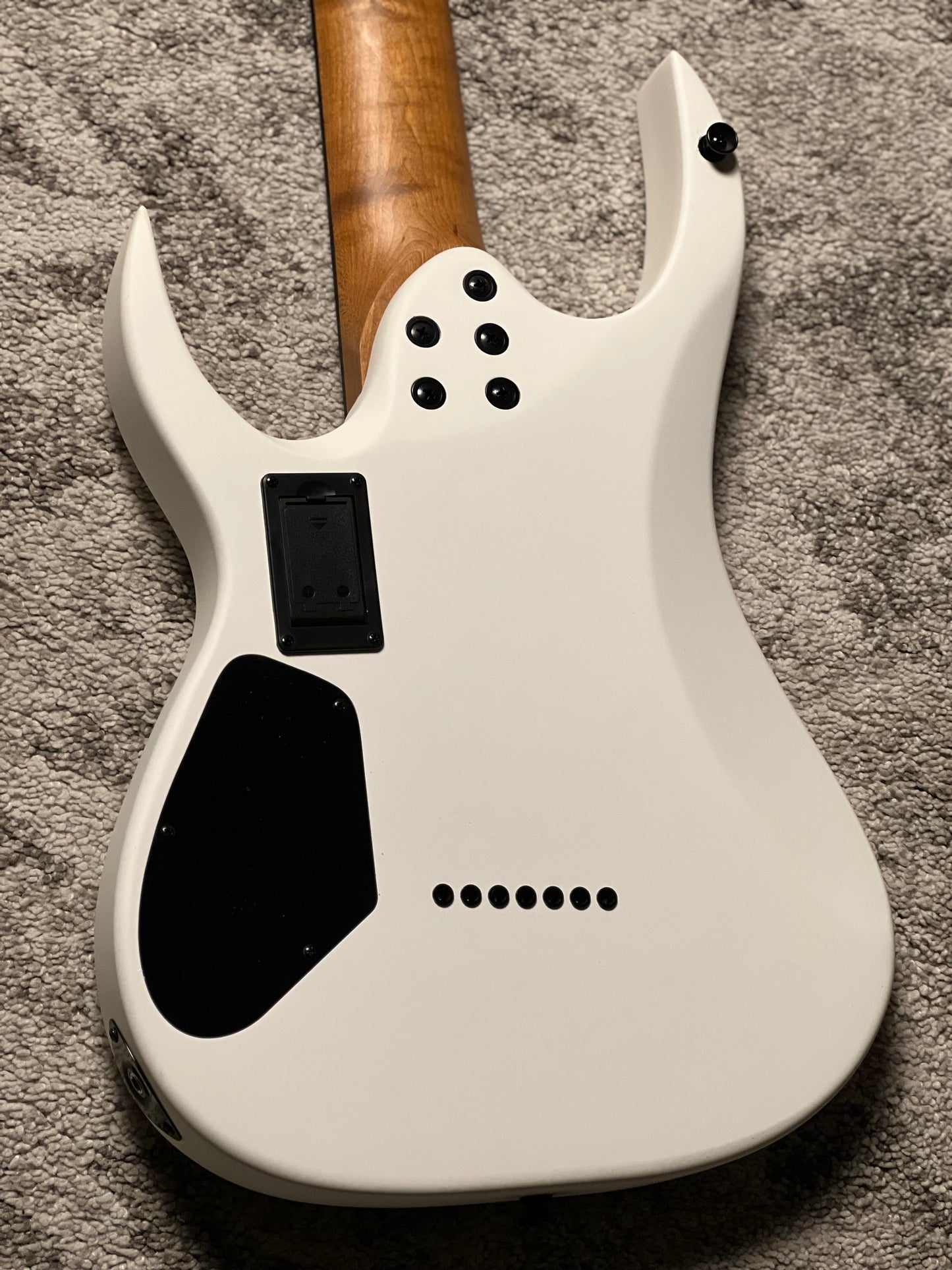 SQOE SEIB7S 7 WH String in White