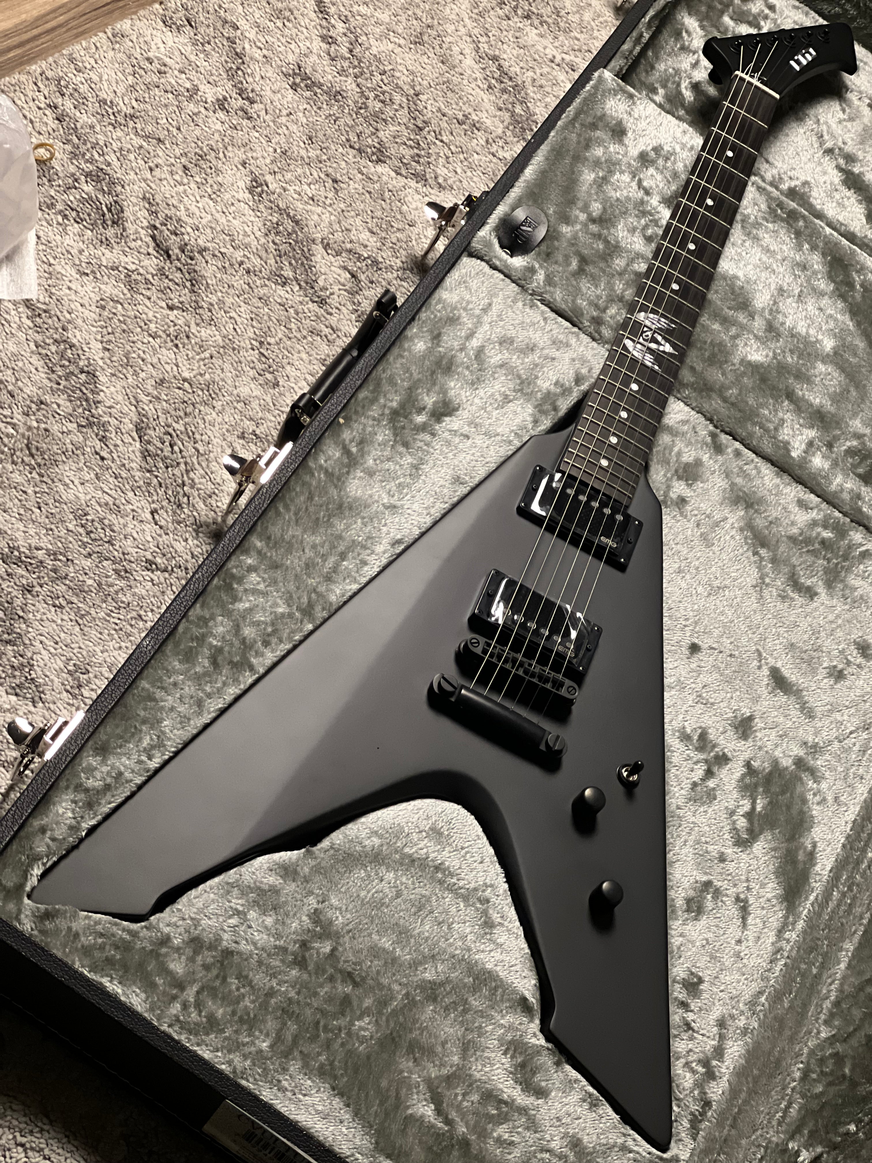 ESP LTD Vulture BLKS James Hetfield Signature in Black Satin