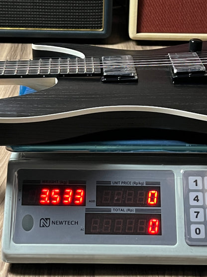 Fujigen FGN JMY3-ASH-E Mythic J-standard in Open Pore Black D240131