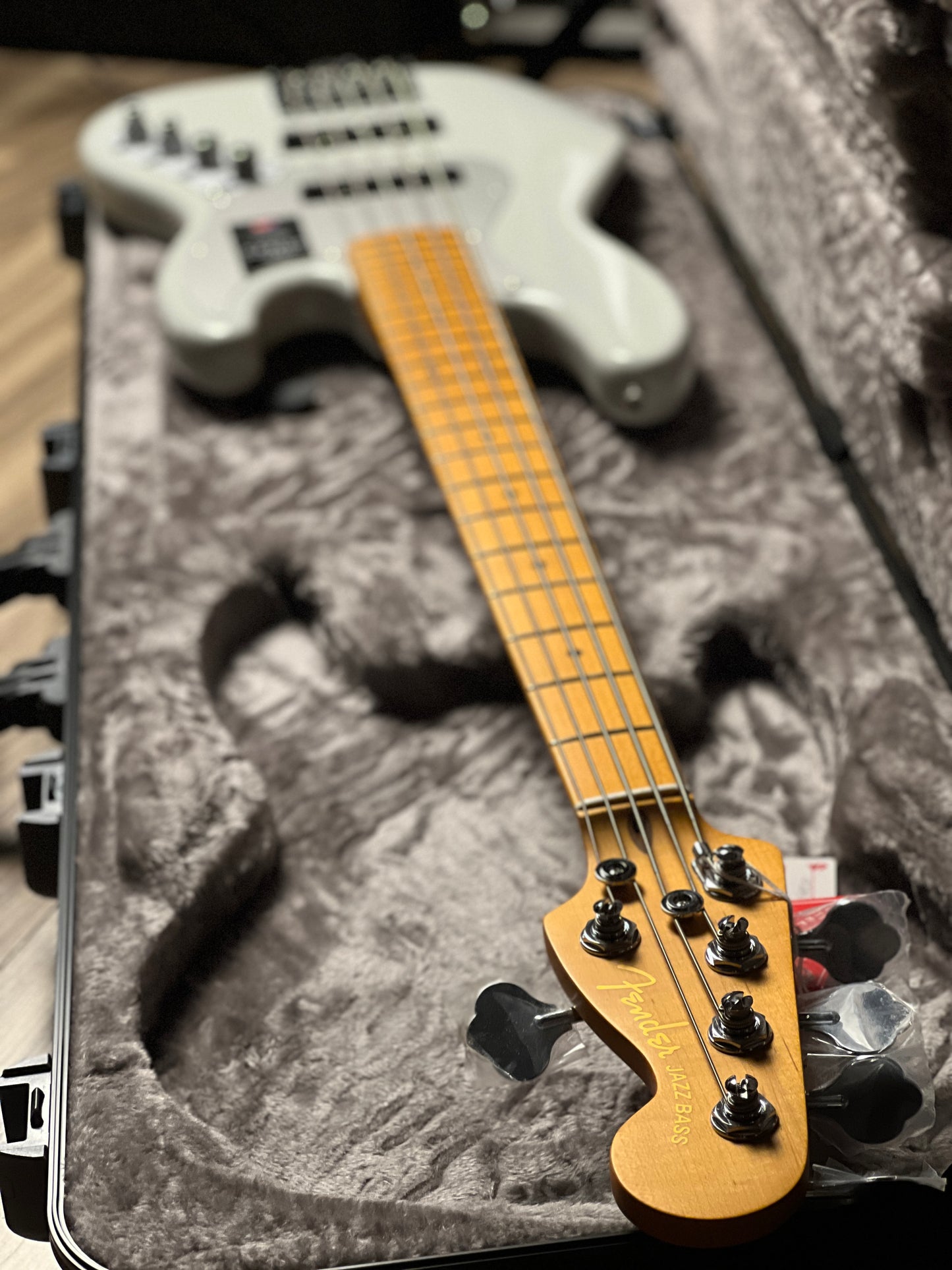 Fender American Ultra II Jazz Bass V with Maple FB in Avalanche US24065920