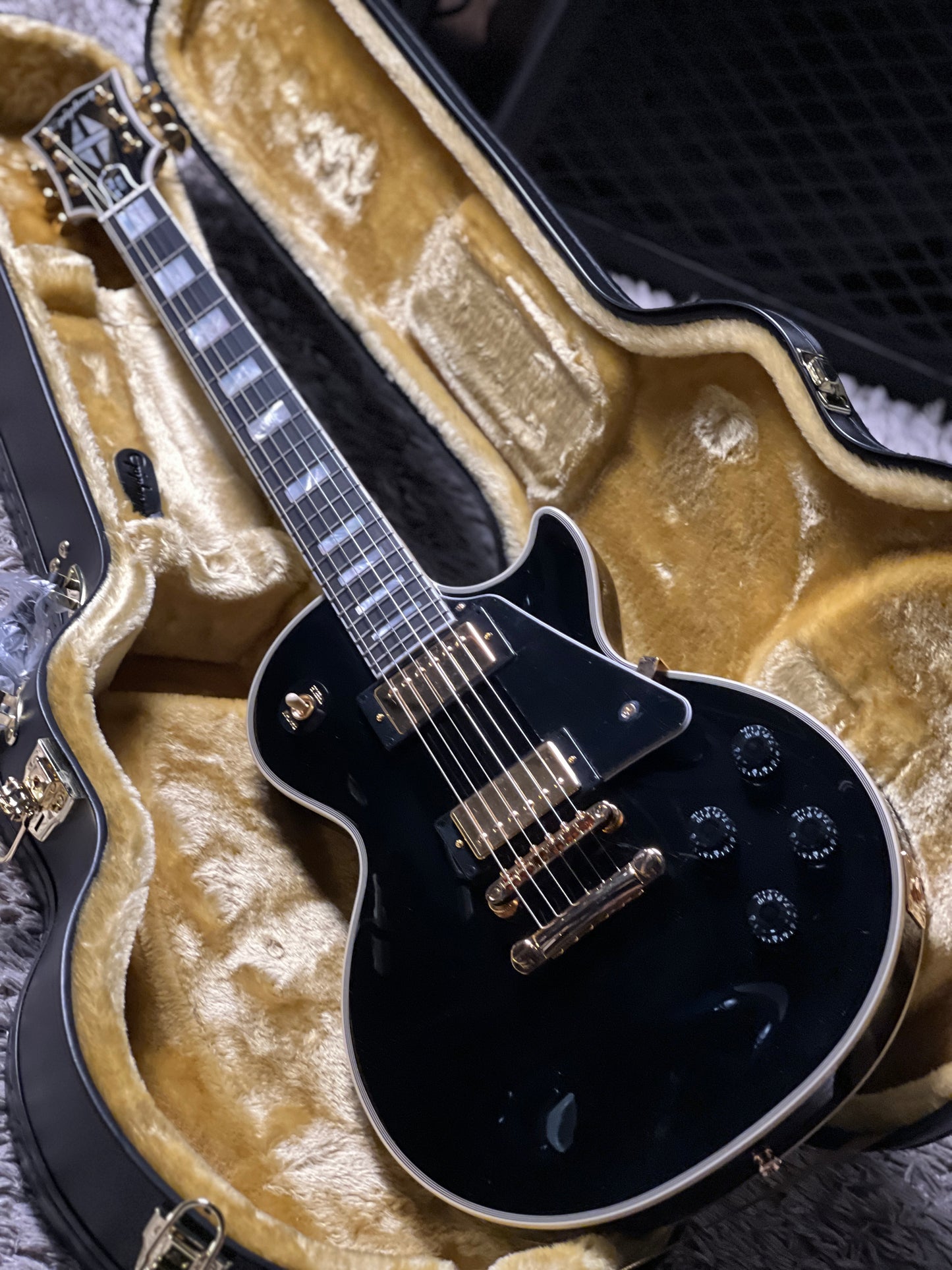 Epiphone Les Paul Custom In Ebony (inspired by Gibson Custom)