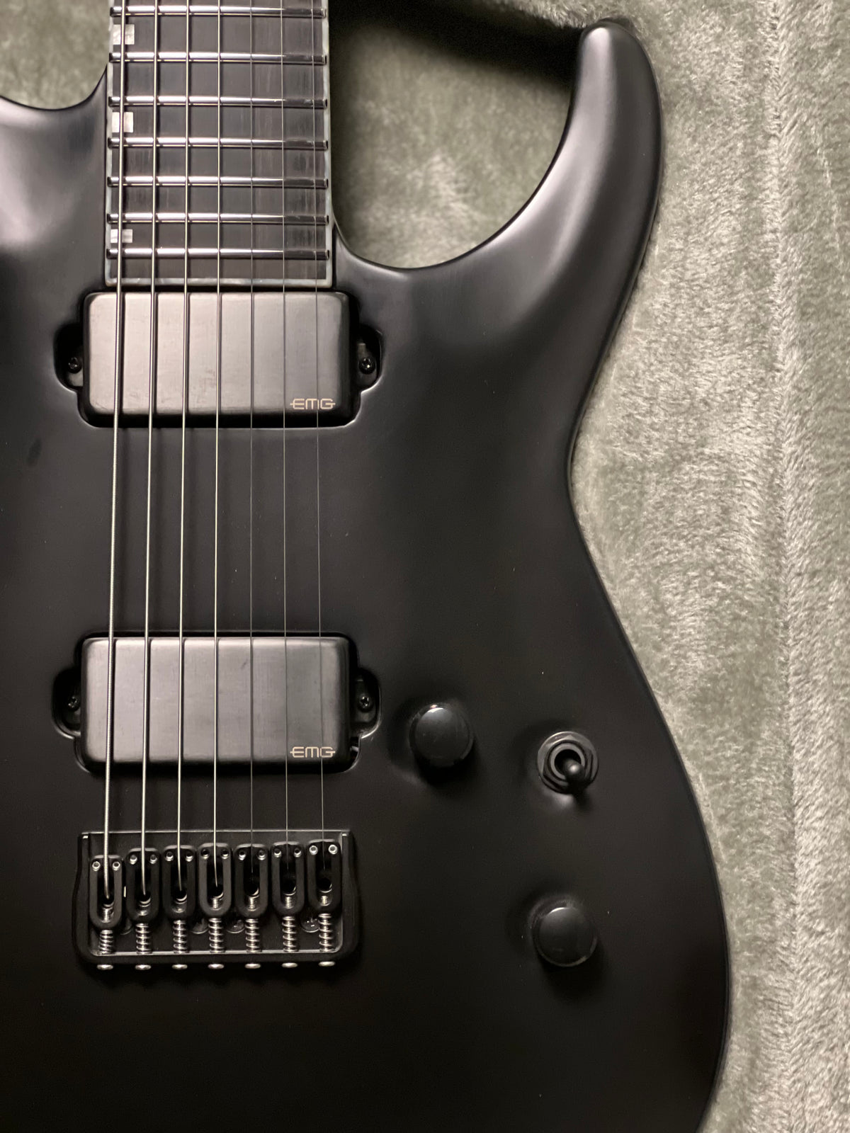 ESP E-II Horizon NT-7B Hipshot in Black satin ES0270263