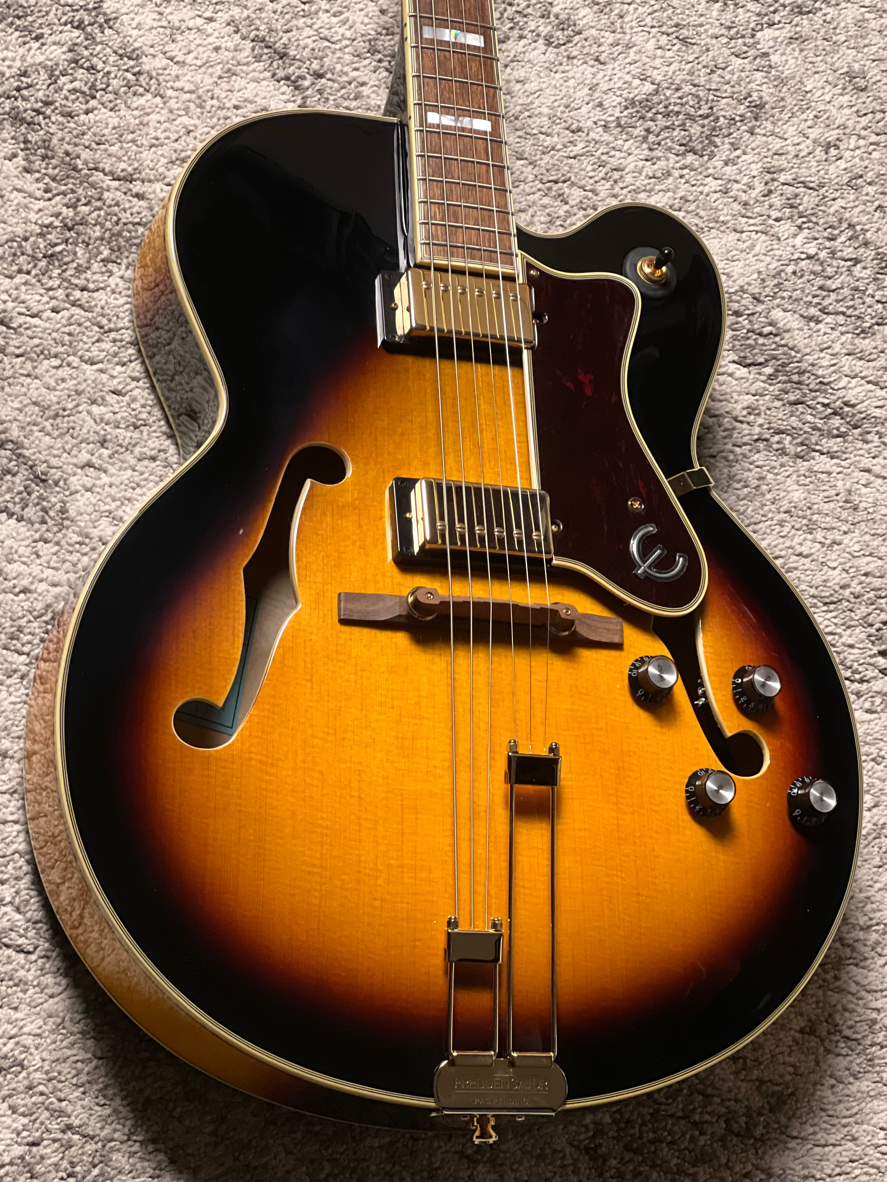 Epiphone Broadway Hollowbody w/Bag in Vintage Sunburst