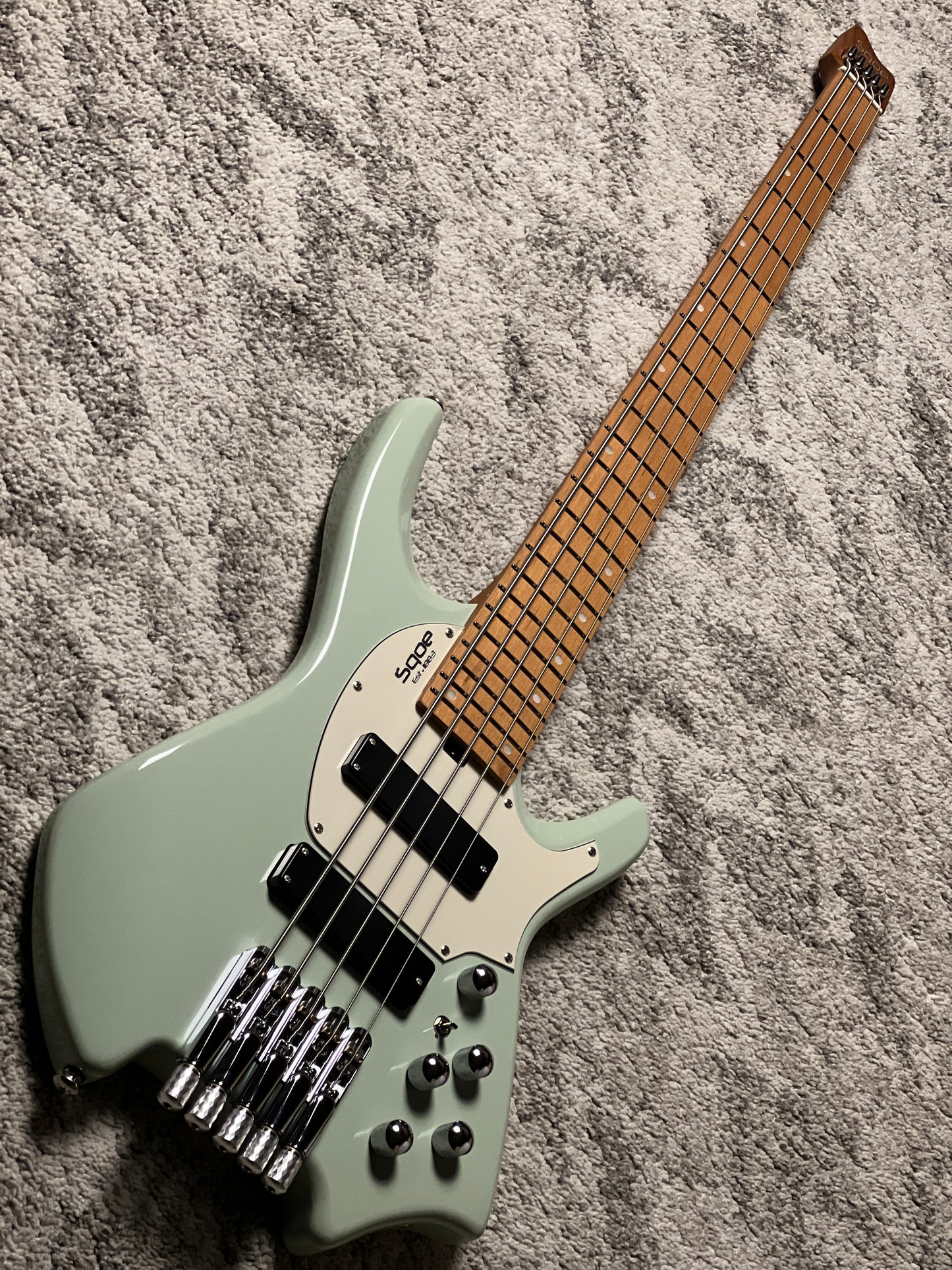 SQOE SBWT750 GR Warrior 5-String Headless Bass in Surf green