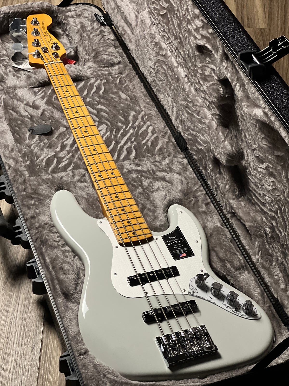 Fender American Ultra II Jazz Bass V with Maple FB in Avalanche 