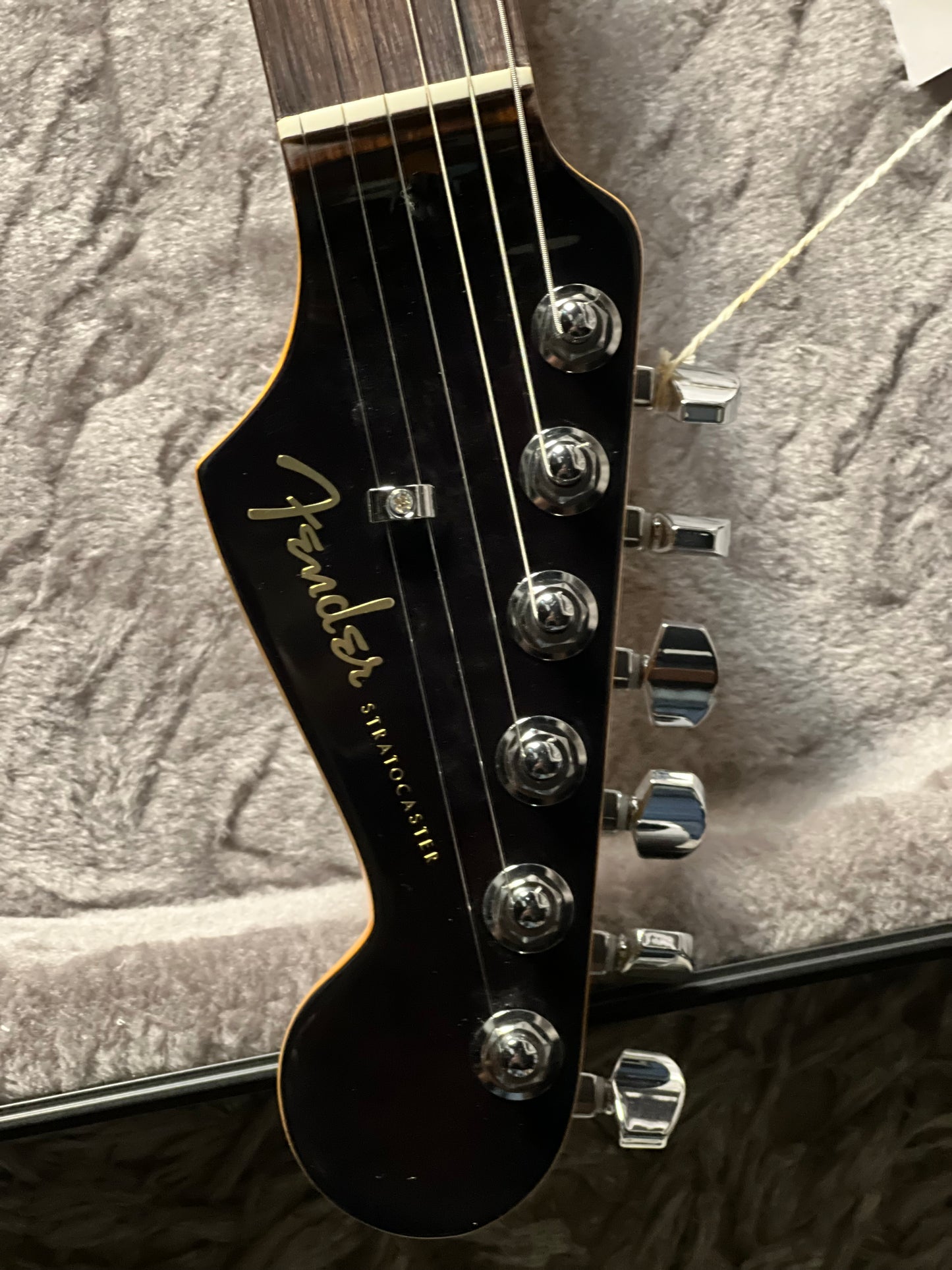 Fender American Ultra Luxe Stratocaster in 2 Color Sunburst with Rosewood Fingerboard US23058700