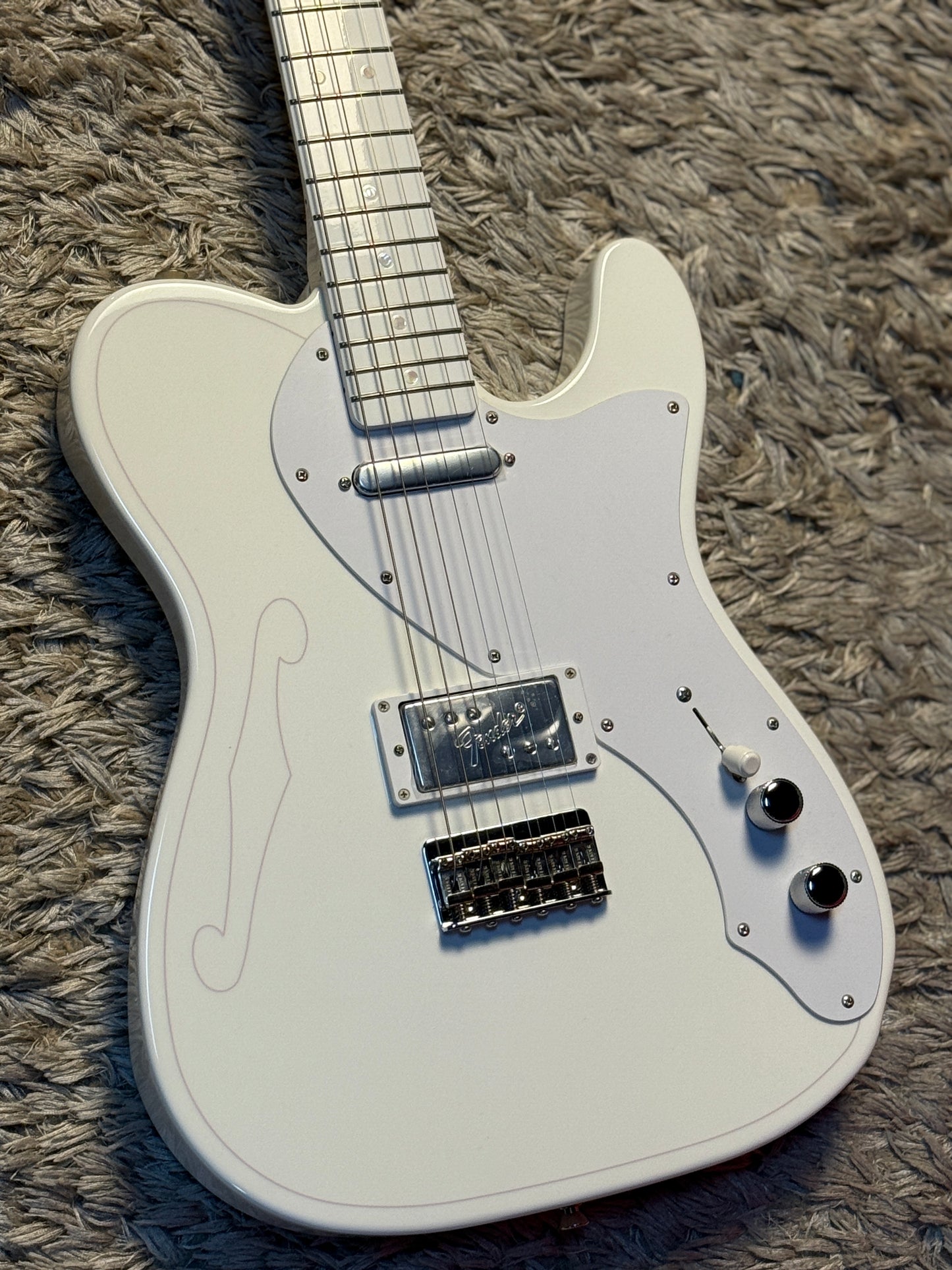 Fender Japan Silent Siren Signature Telecaster with Maple FB in Arctic White JD22030206 (USED)