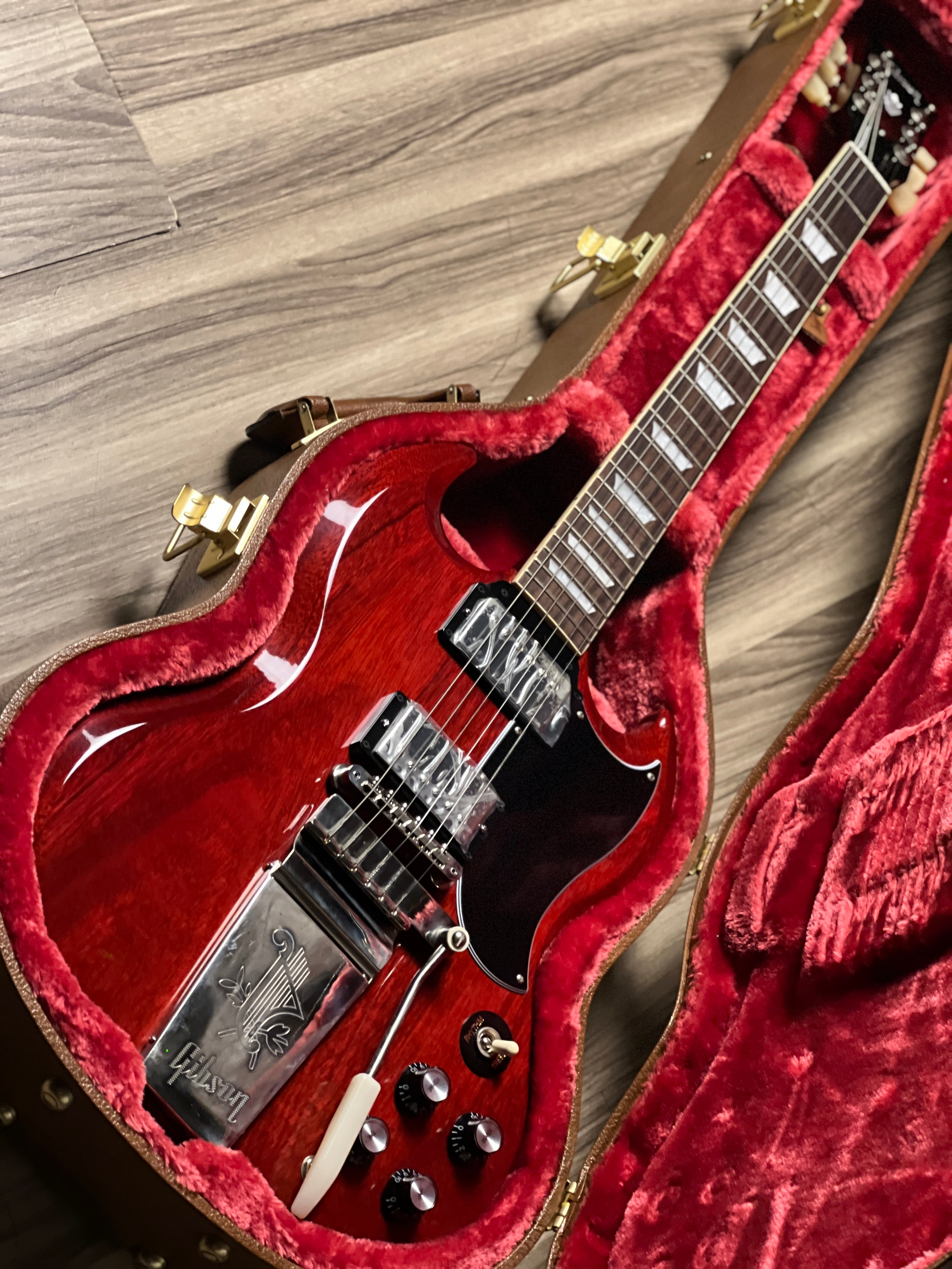 ギター '61 Gibson SG Standard Maestro Vibrola Gibson SG Standard `61 Maestro Vibrola - Vintage Cherry