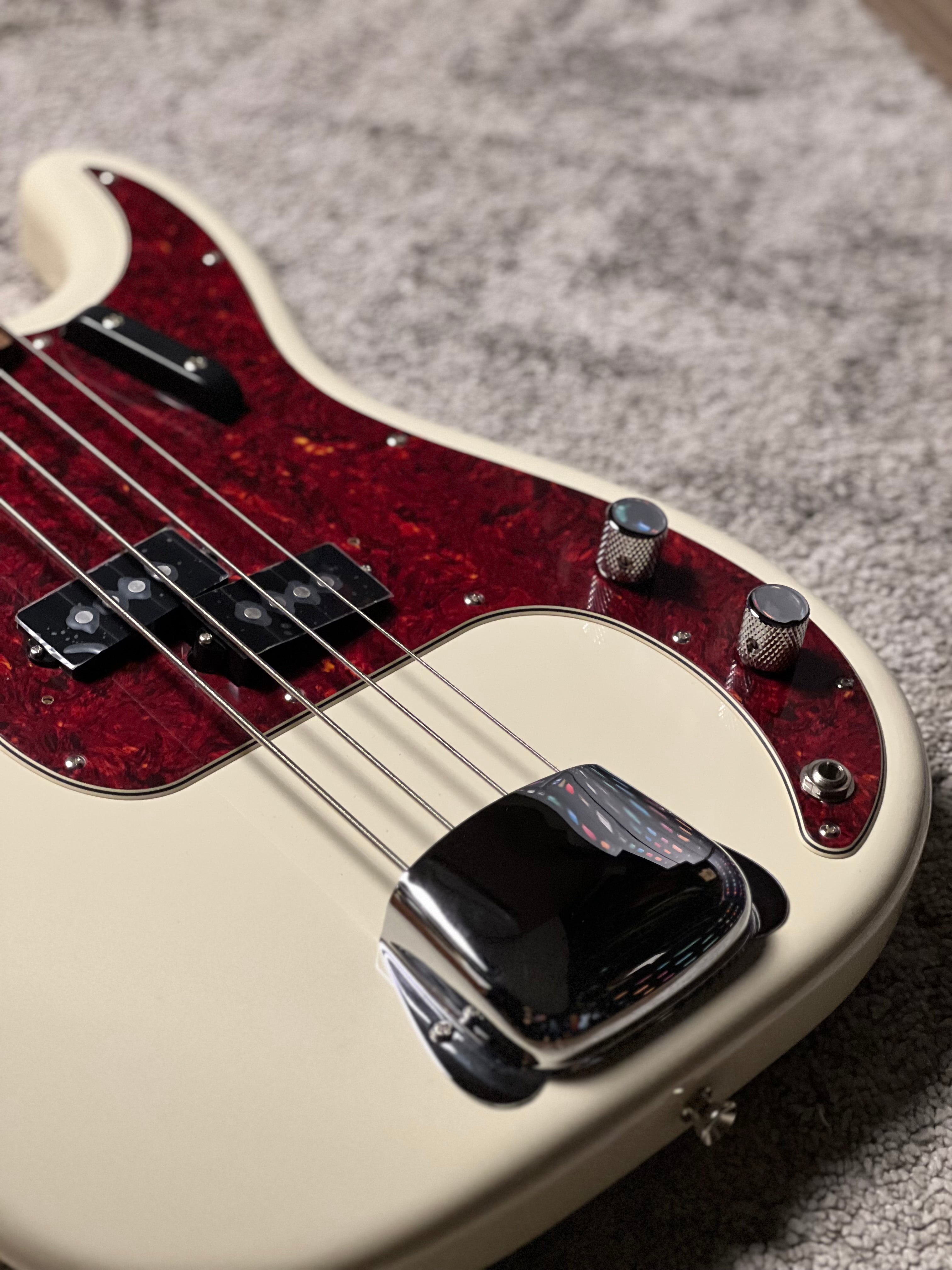 Fender Japan Hama Okamoto Signature Precision Bass in Olympic
