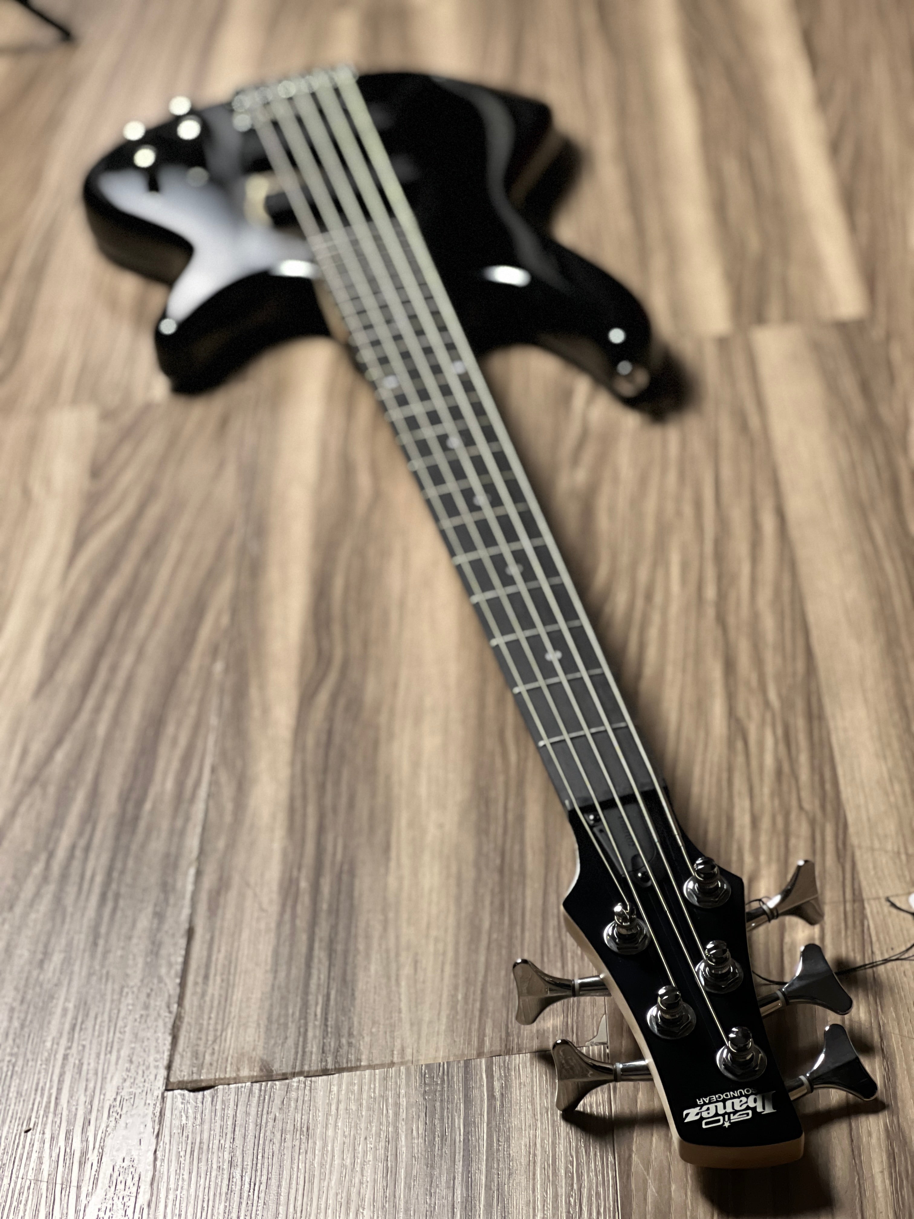 Ibanez GSR205-BK 5-String Electric Bass in Black – nafiriguitar.com