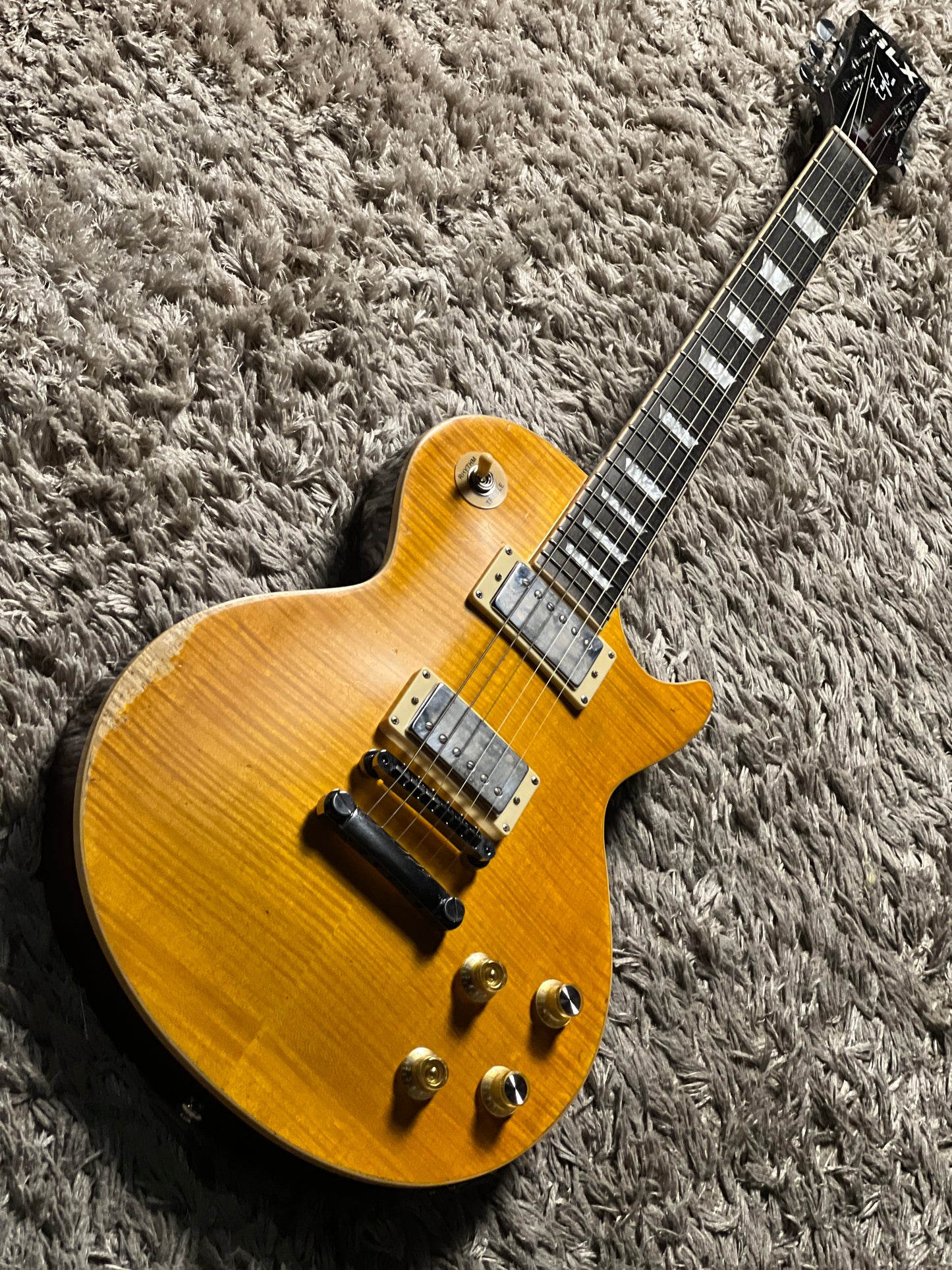 SLX Eagle Antique in Dirty Lemon with Nitrocellulose Lacquer (Medium Relic)