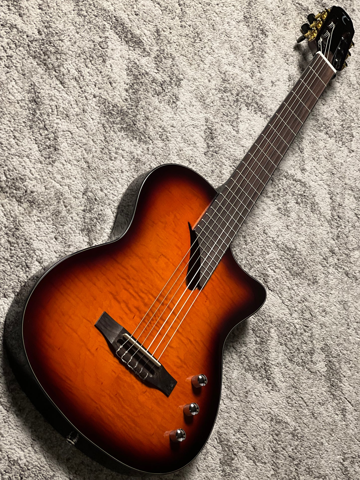 Tanglewood EM DC6 Nylon พร้อมปรีแอมป์ Fishman สีธรรมชาติ