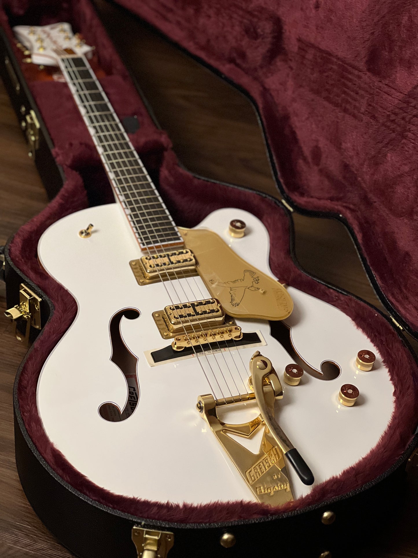 Gretsch G6136TG Players Edition Falcon Hollowbody With Bigsby In White