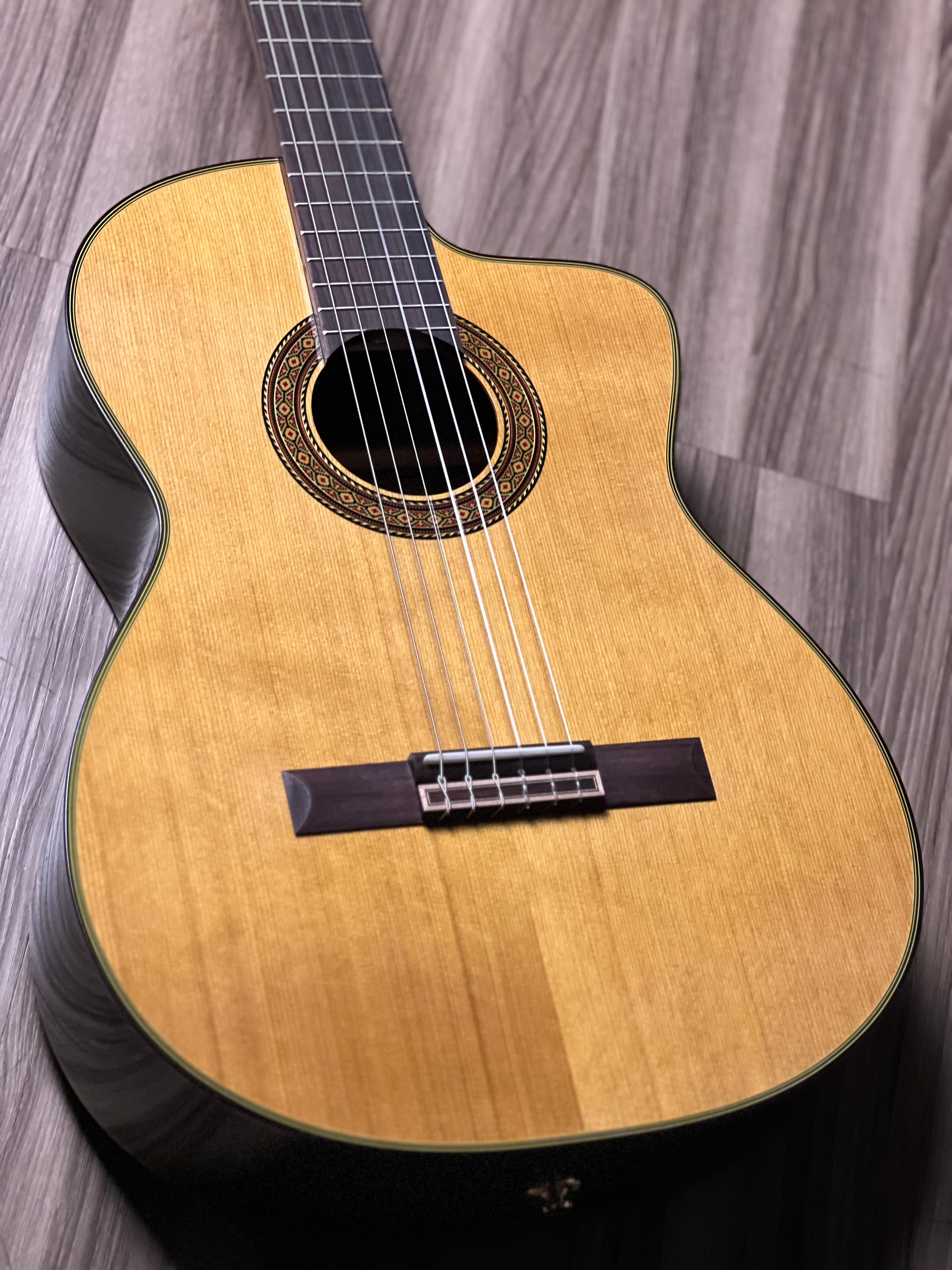Takamine EC132SC EC in Gloss Natural 62070034 – nafiriguitar.com