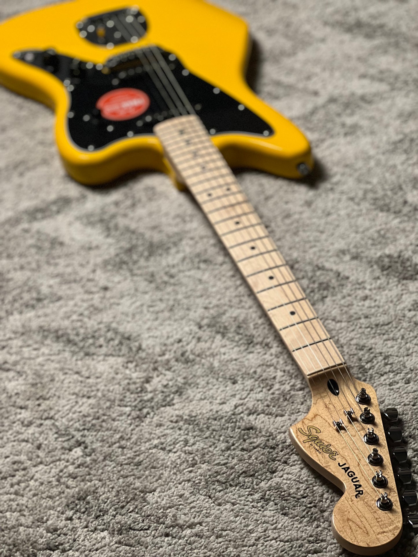 Squier FSR Affinity Series Jaguar with Maple FB in Graffity Yellow