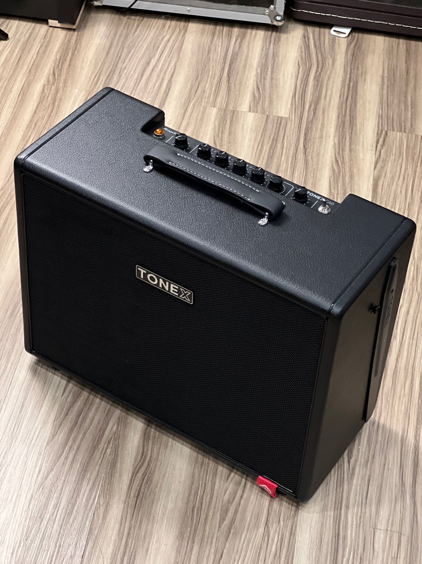 IK Multimedia TONEX Cab 700-watt 1 x 12-inch Powered Speaker Cabinet in Black