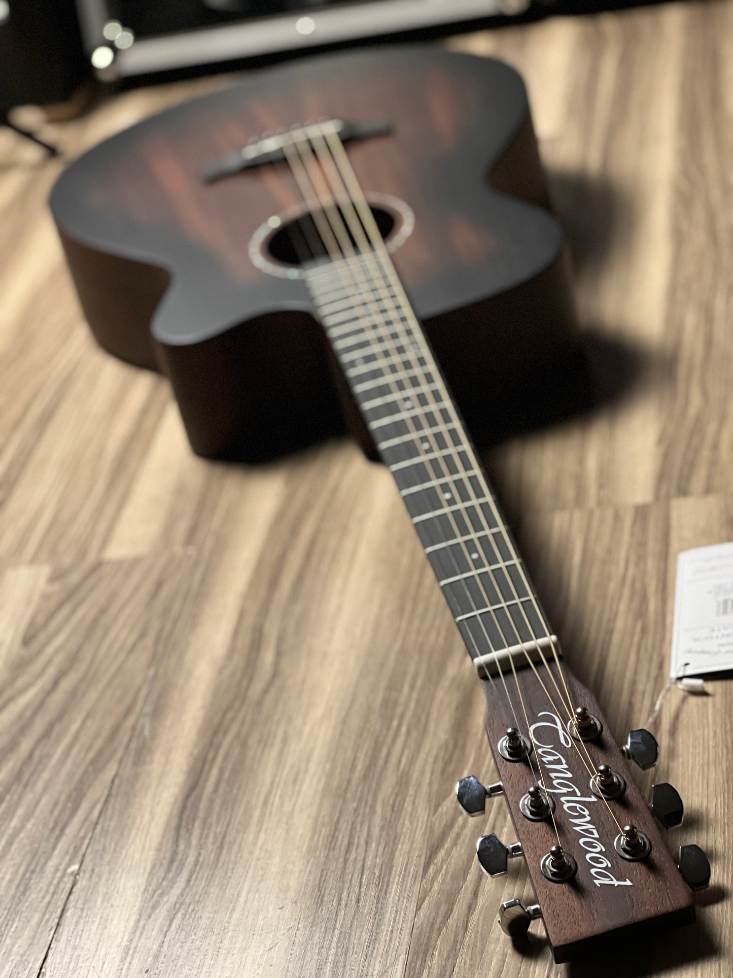 Tanglewood Crossroads TWCR-SFCE Super Folk Cutaway in Vintage Satin Finish w/Bag