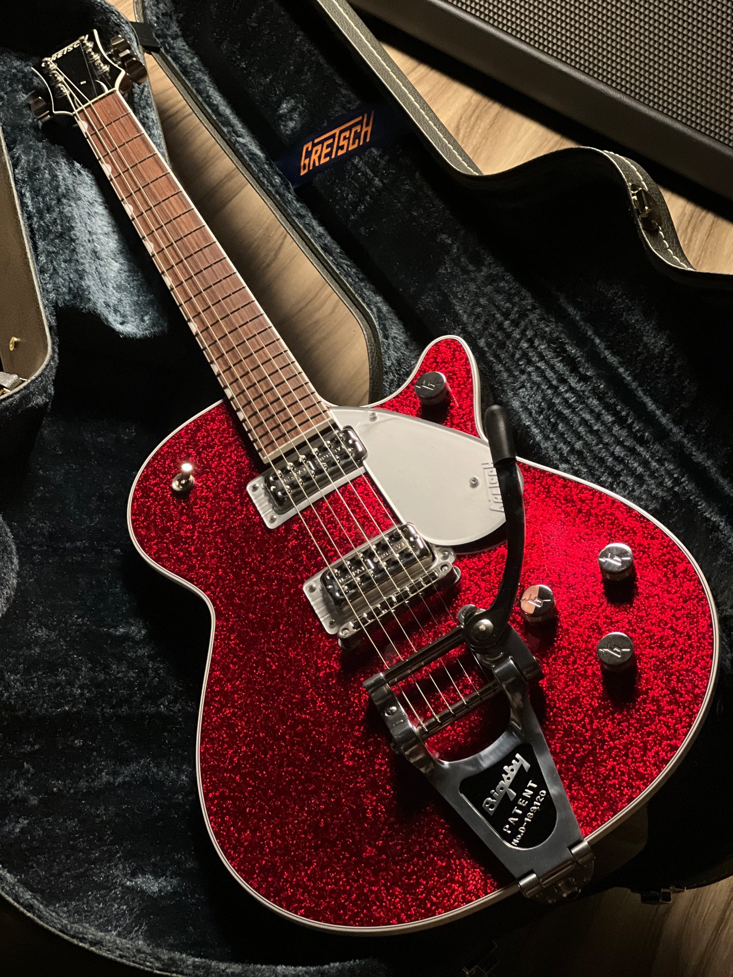 Gretsch G6129T Players Edition Jet FT with Bigsby with Rosewood FB in Red Sparkle