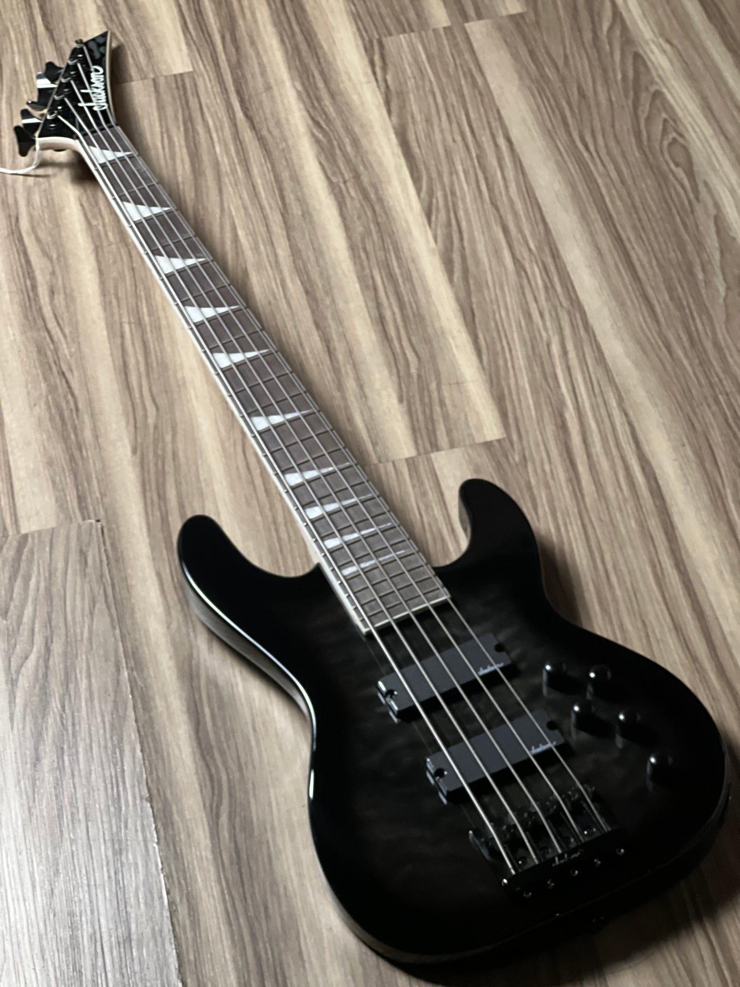 Jackson JS Series Concert Bass JS3VQ Amaranth FB in Transparent Black