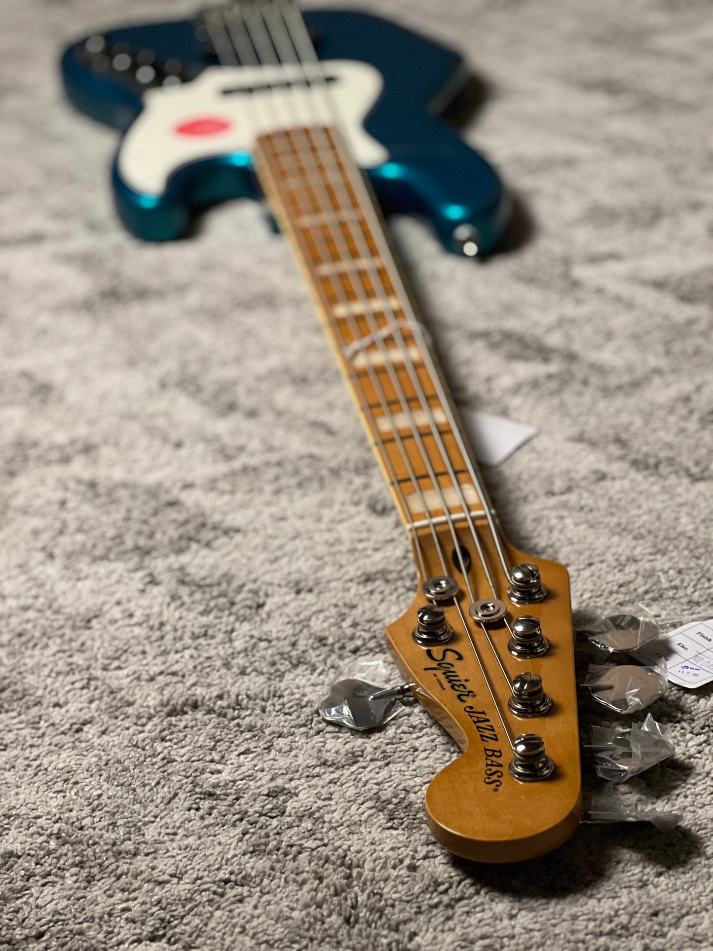 Squier Classic Vibe Active 70s Jazz Bass V Guitar with Maple FB in Ocean Turquoise