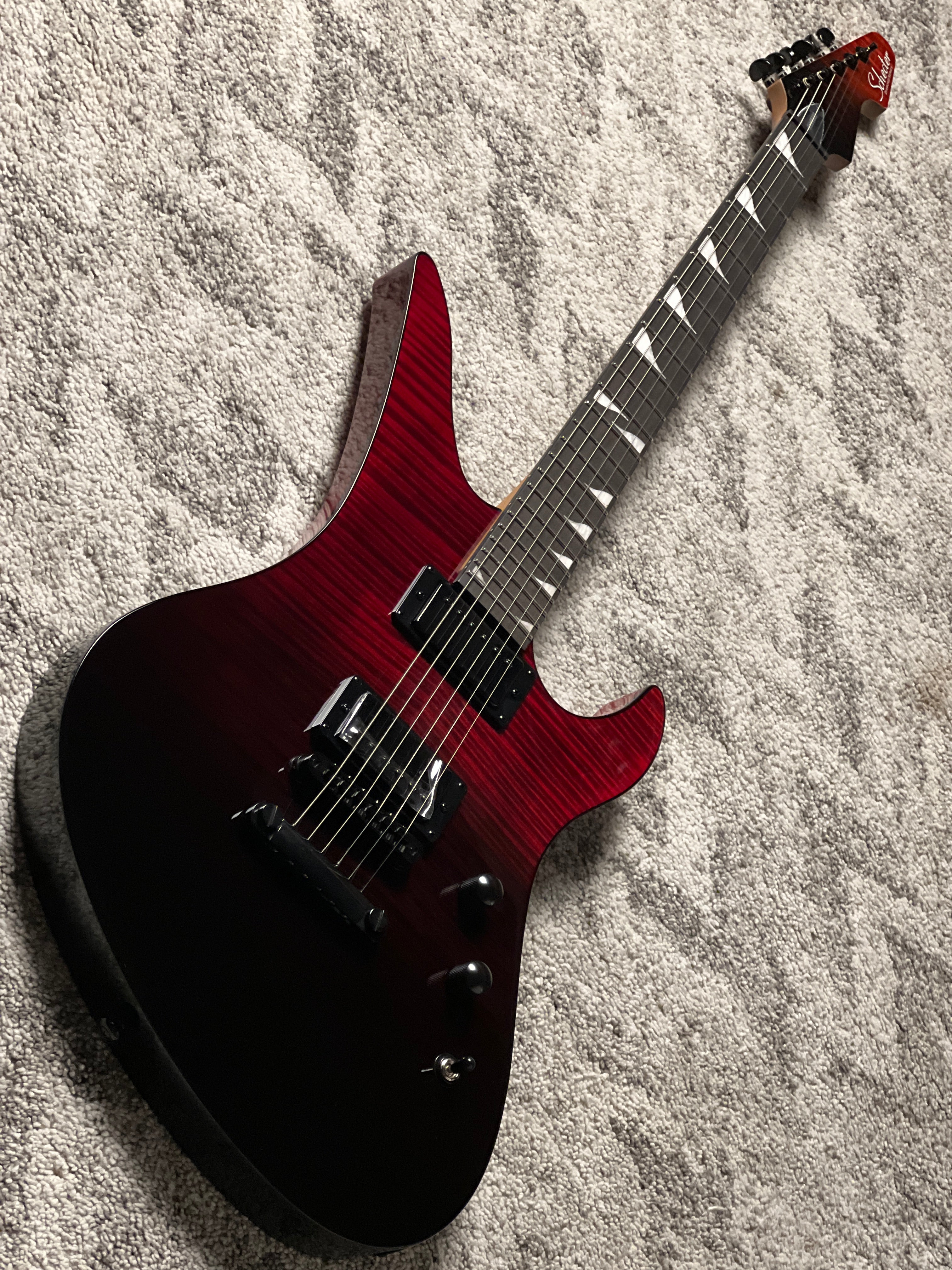 Schecter Avenger Standard in Blood Burst – nafiriguitar.com