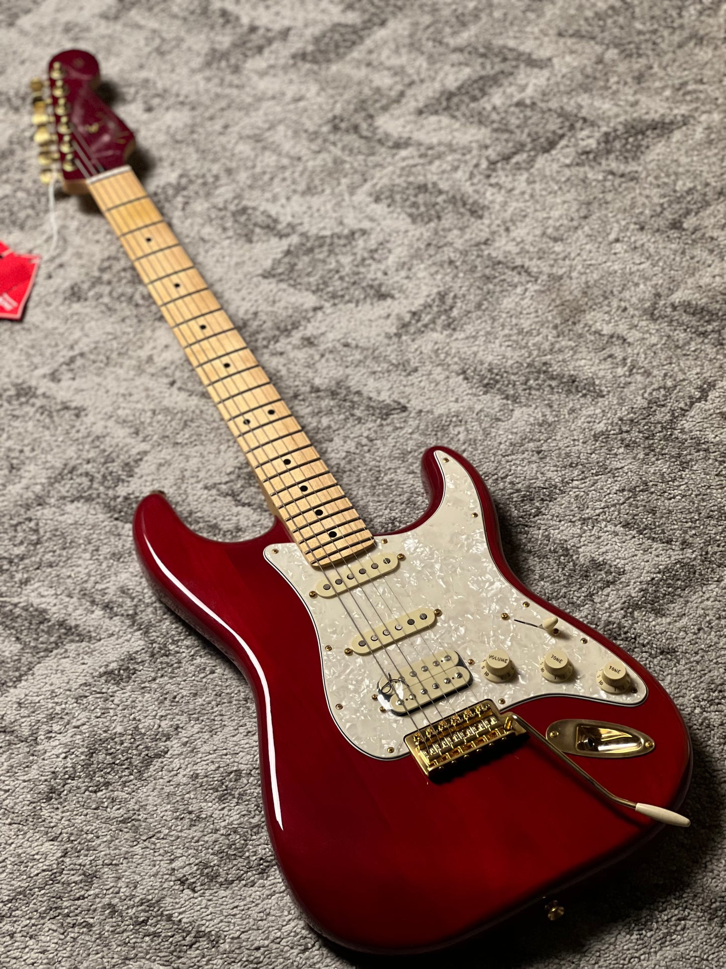 Fender Tash Sultana Stratocaster With Maple FB In Transparent Cherry MX20054061 (USED)