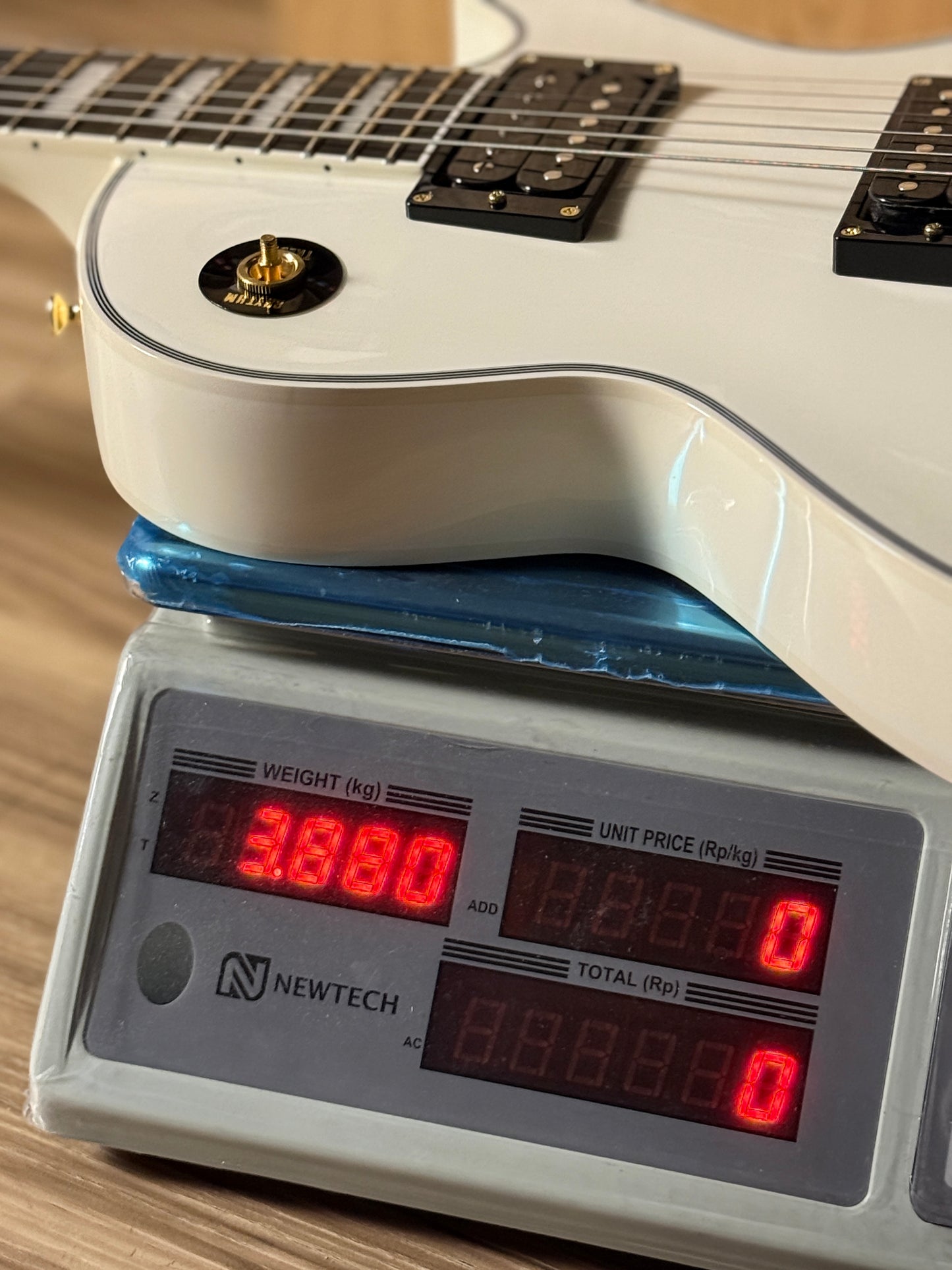 ESP Edwards Les Paul Custom in White