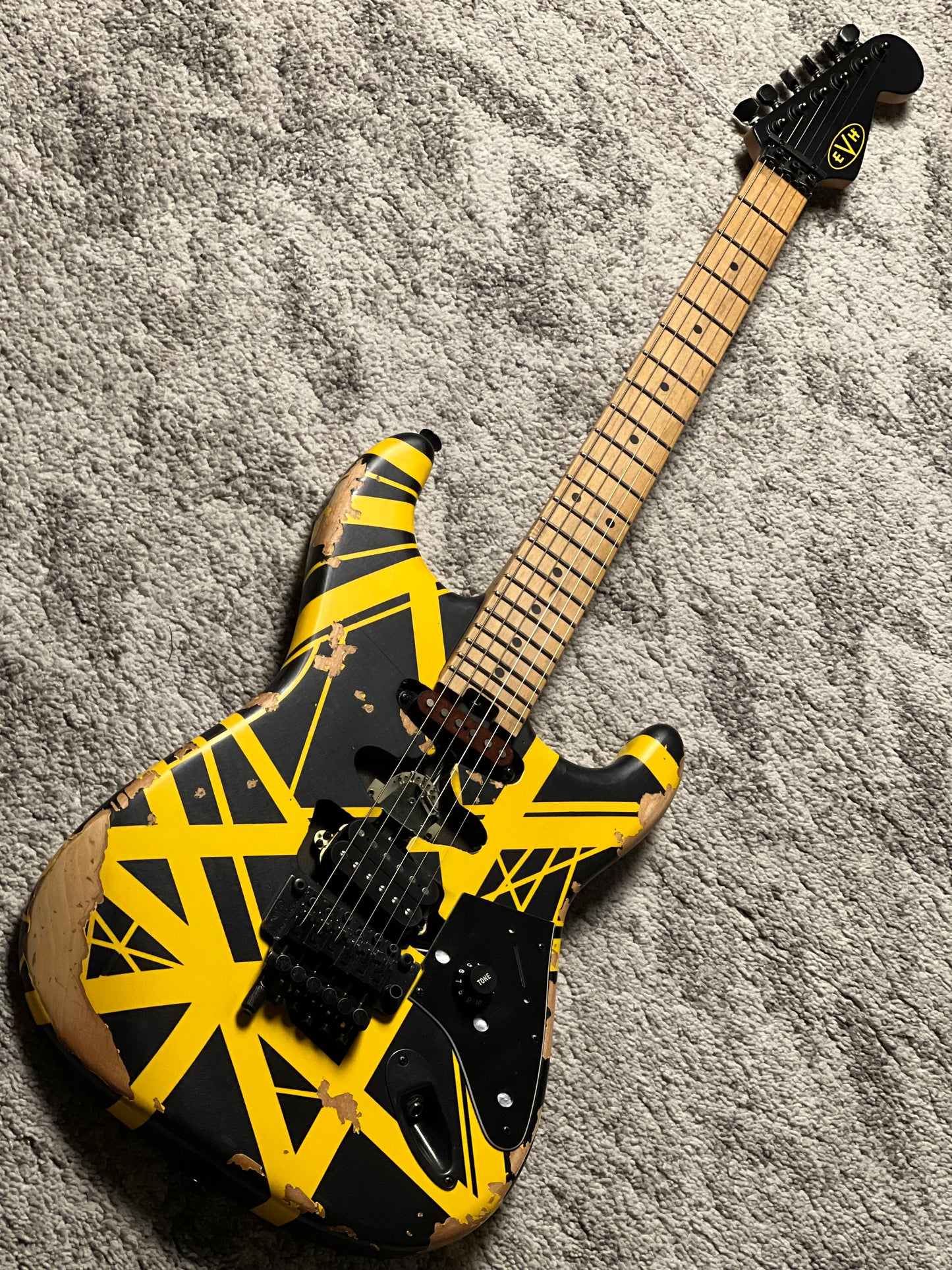EVH Striped Series Frankenstein Frankie in Black w/Yellow Stripes