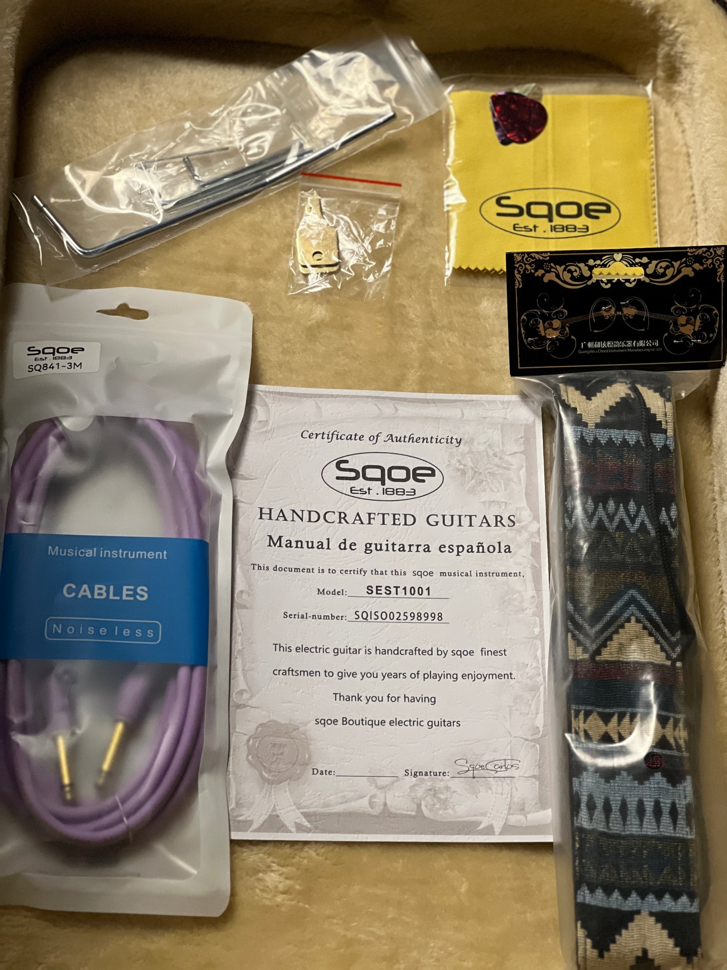 SQOE SEST1001 HSS Custom Shop Series in Belair Blue Limited Edition with Hardshell Case