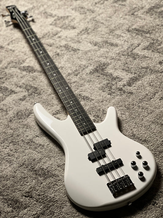 Ibanez GSR200-PW 4-String with RW Neck in Pearl White
