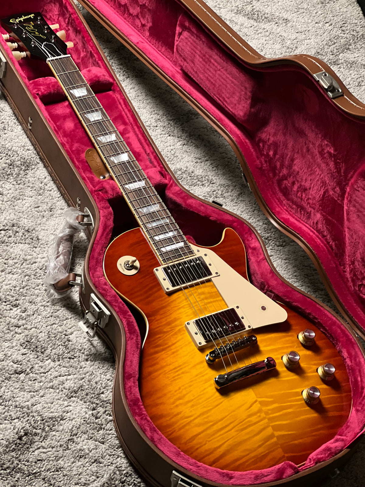 Epiphone 1960 Les Paul Standard Reissue in Washed Cherry Burst w/Case 25011520041