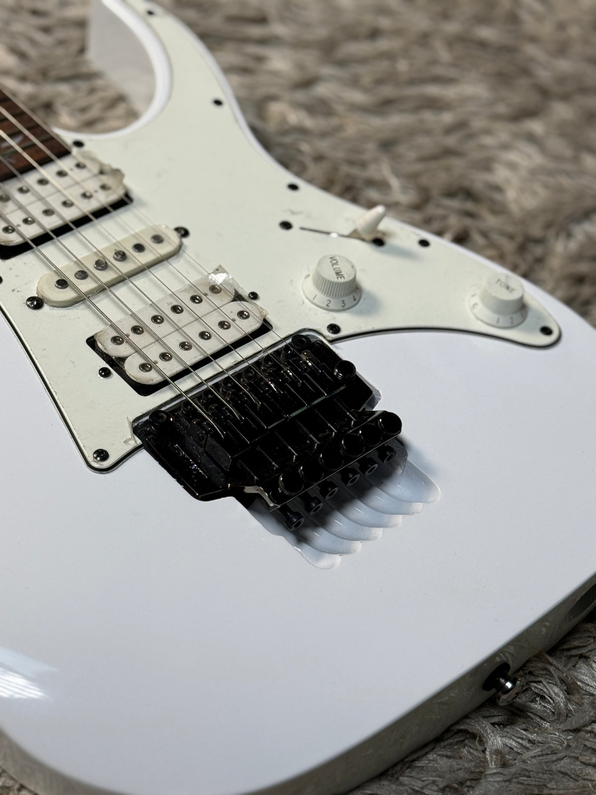 Ibanez Steve Vai JEM-JR in White I260607598 (USED)