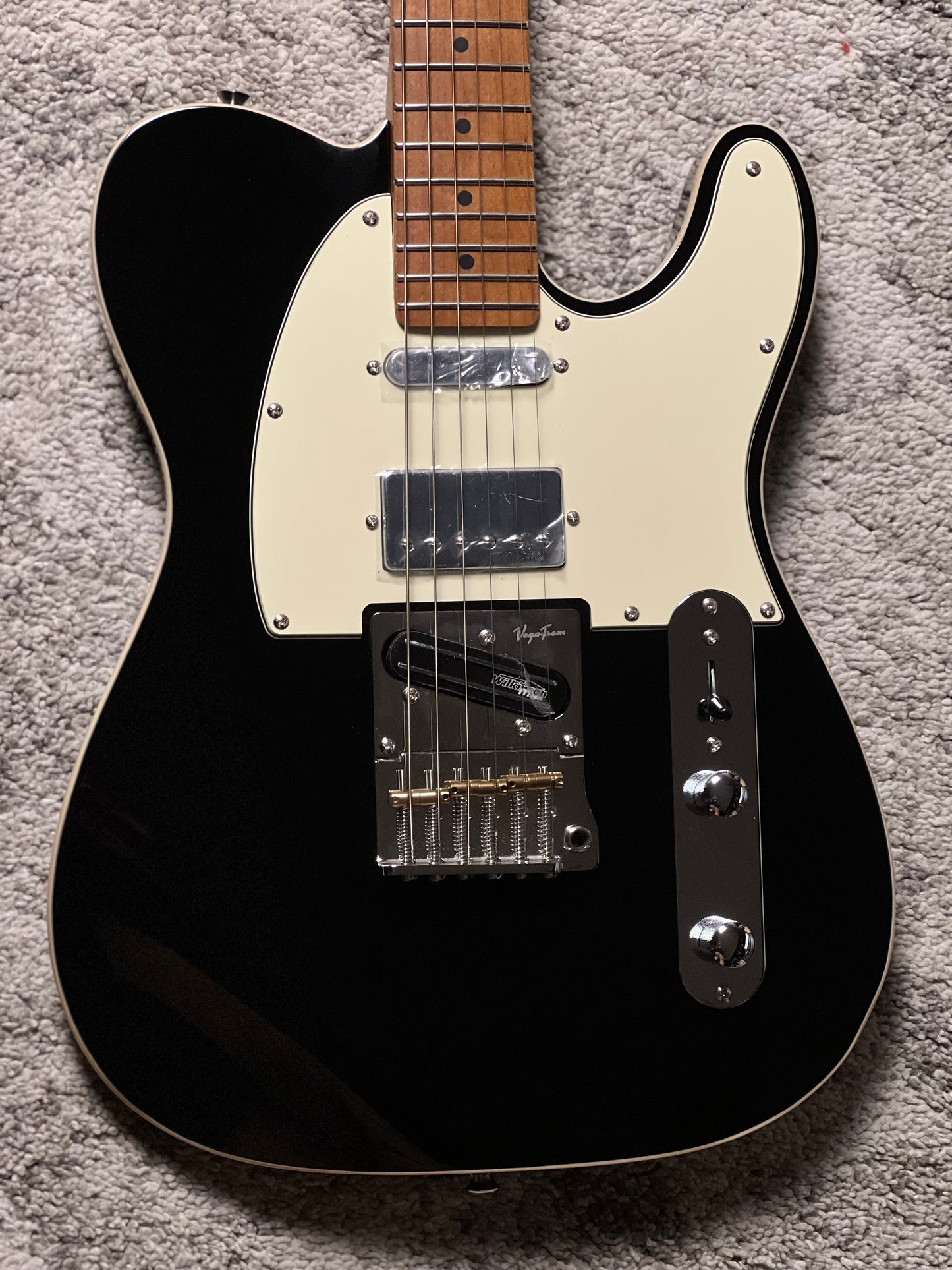 UW GuitarWorks Vintage Custom in Black