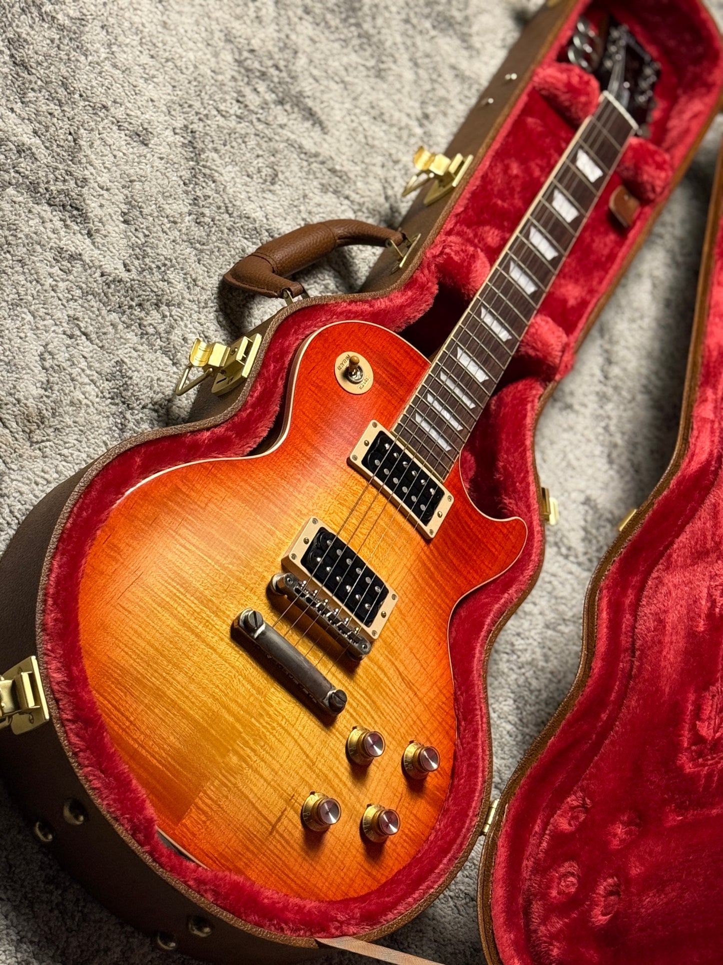 Gibson Les Paul Standard Faded 60s สี Vintage Cherry Sunburst พร้อมกล่อง