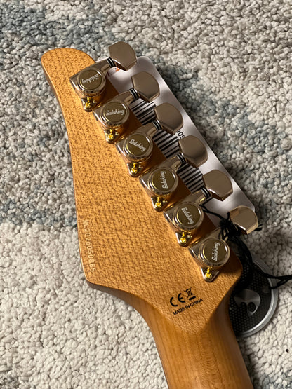 Soloking JM40 Offset Deluxe in Polar White with Gold Hardware