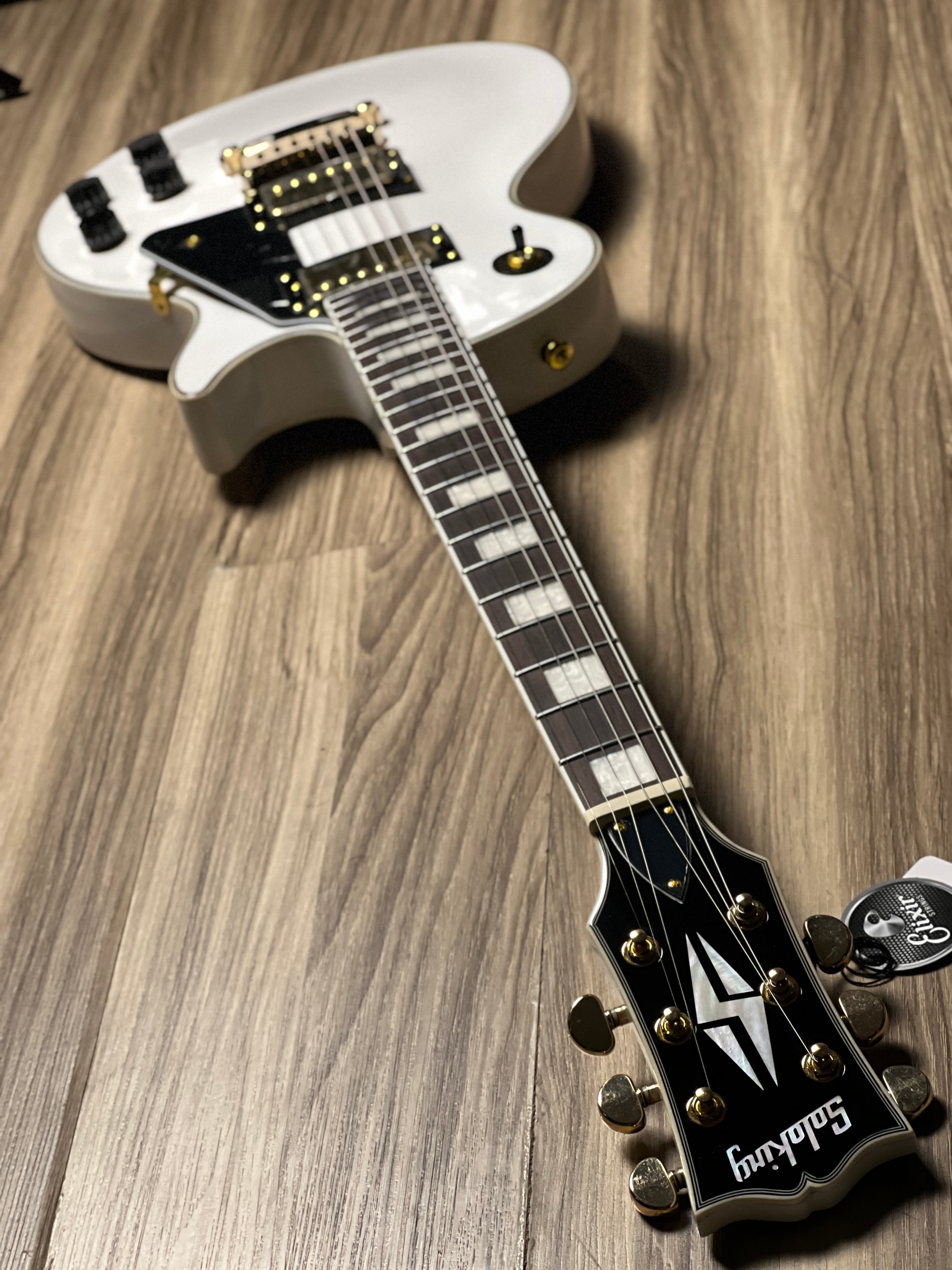 Soloking SLC60 in Alpine White with Gold Hardware – nafiriguitar.com